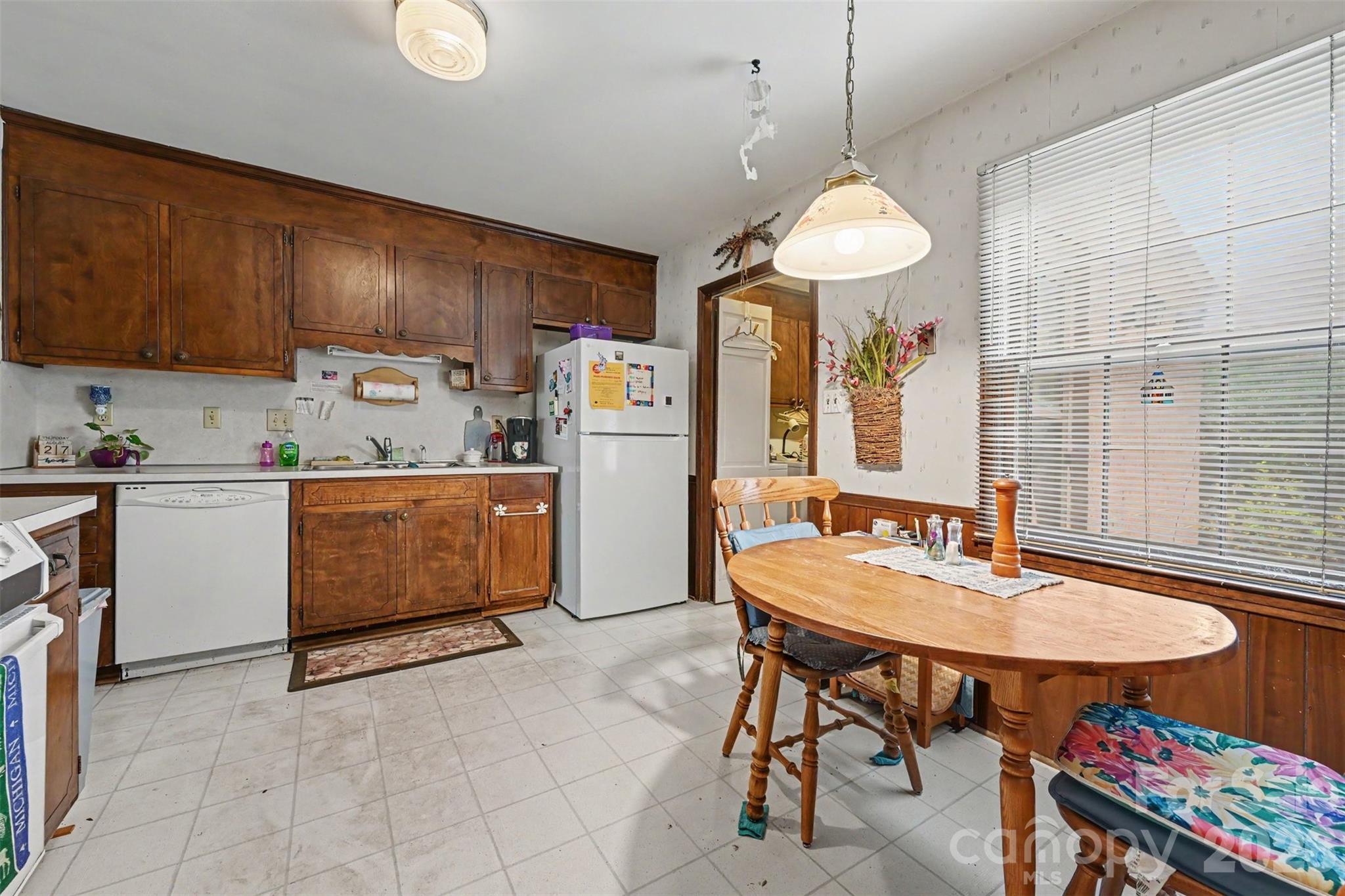 6869 Dumbarton Drive Property Photo 10