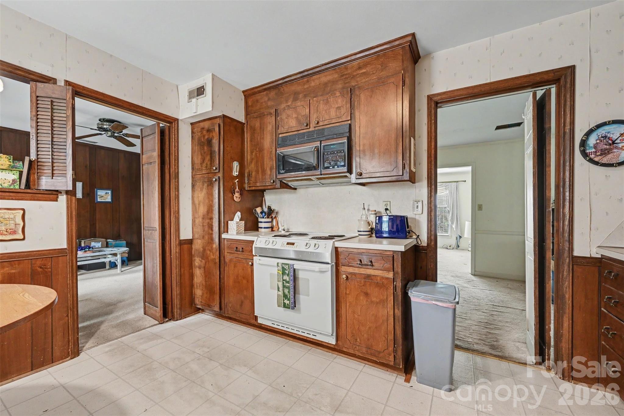 6869 Dumbarton Drive Property Photo 11