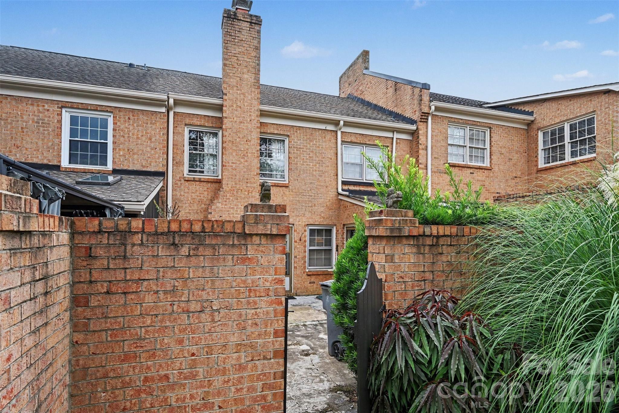 6869 Dumbarton Drive Property Photo 15