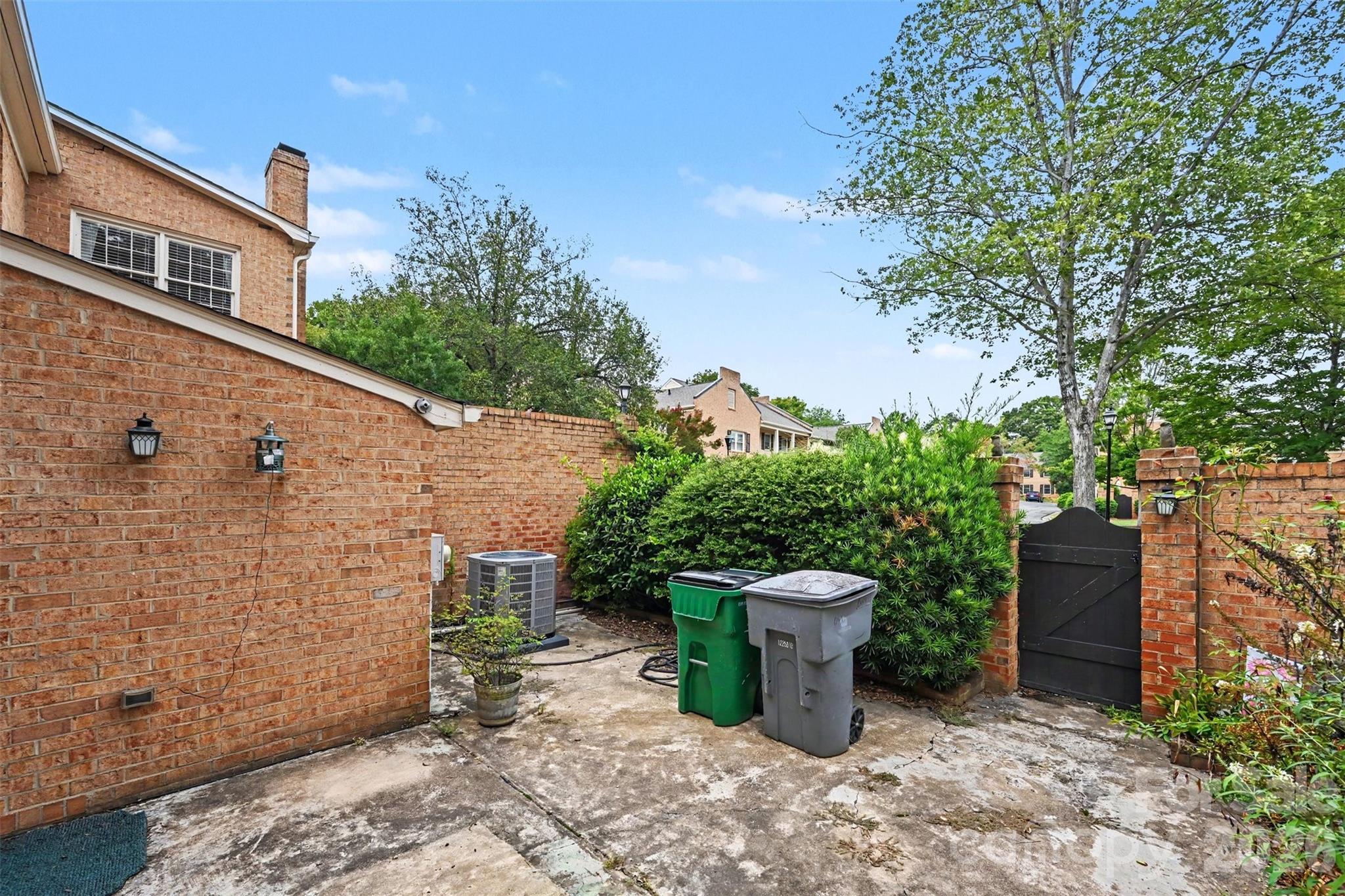 6869 Dumbarton Drive Property Photo 17