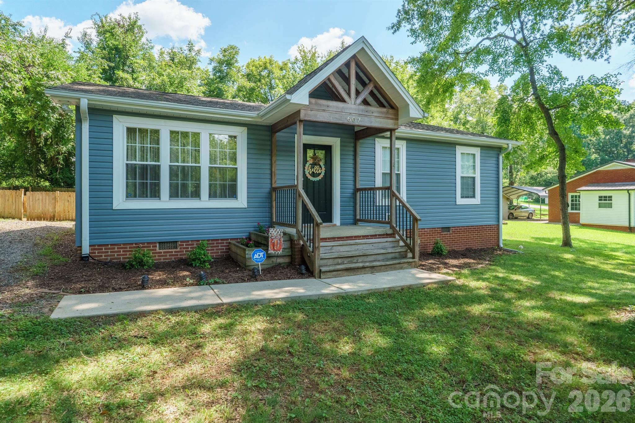 607 E 17th Street Property Photo 1
