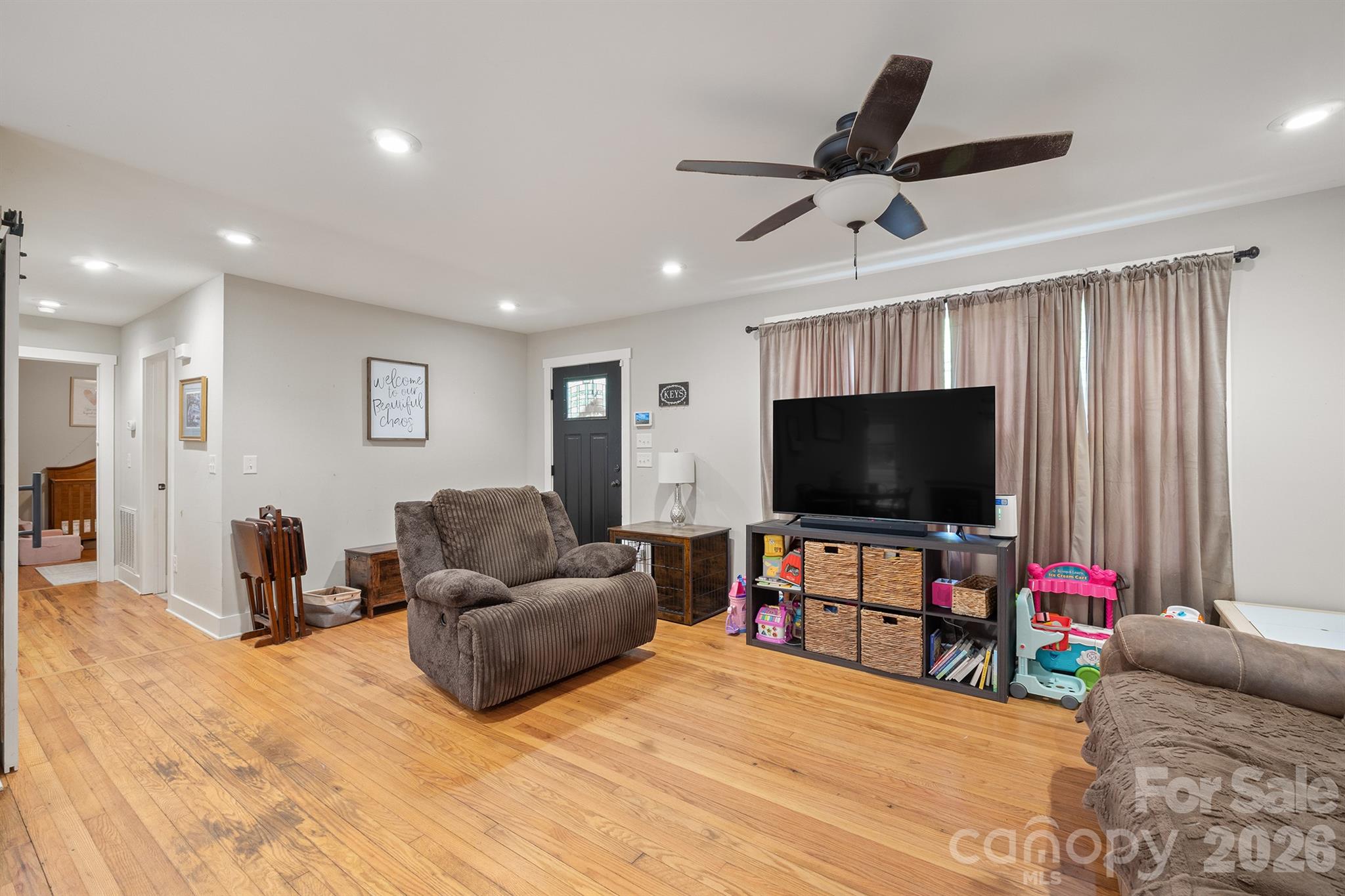 607 E 17th Street Property Photo 8