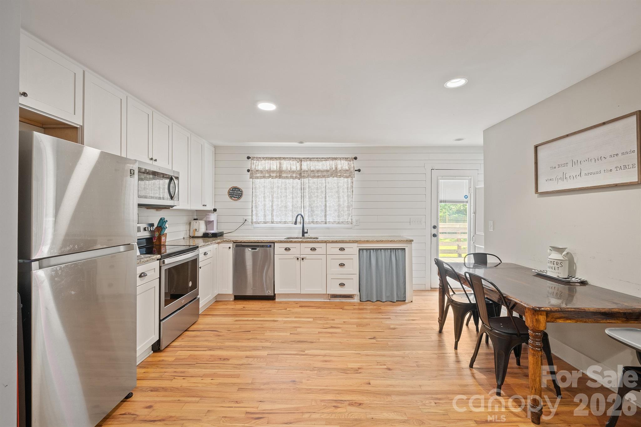 607 E 17th Street Property Photo 9