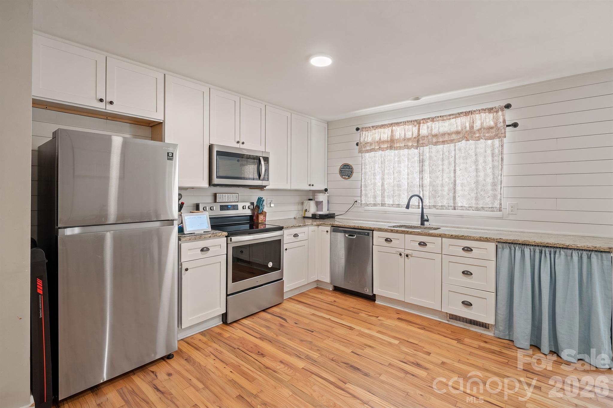 607 E 17th Street Property Photo 11