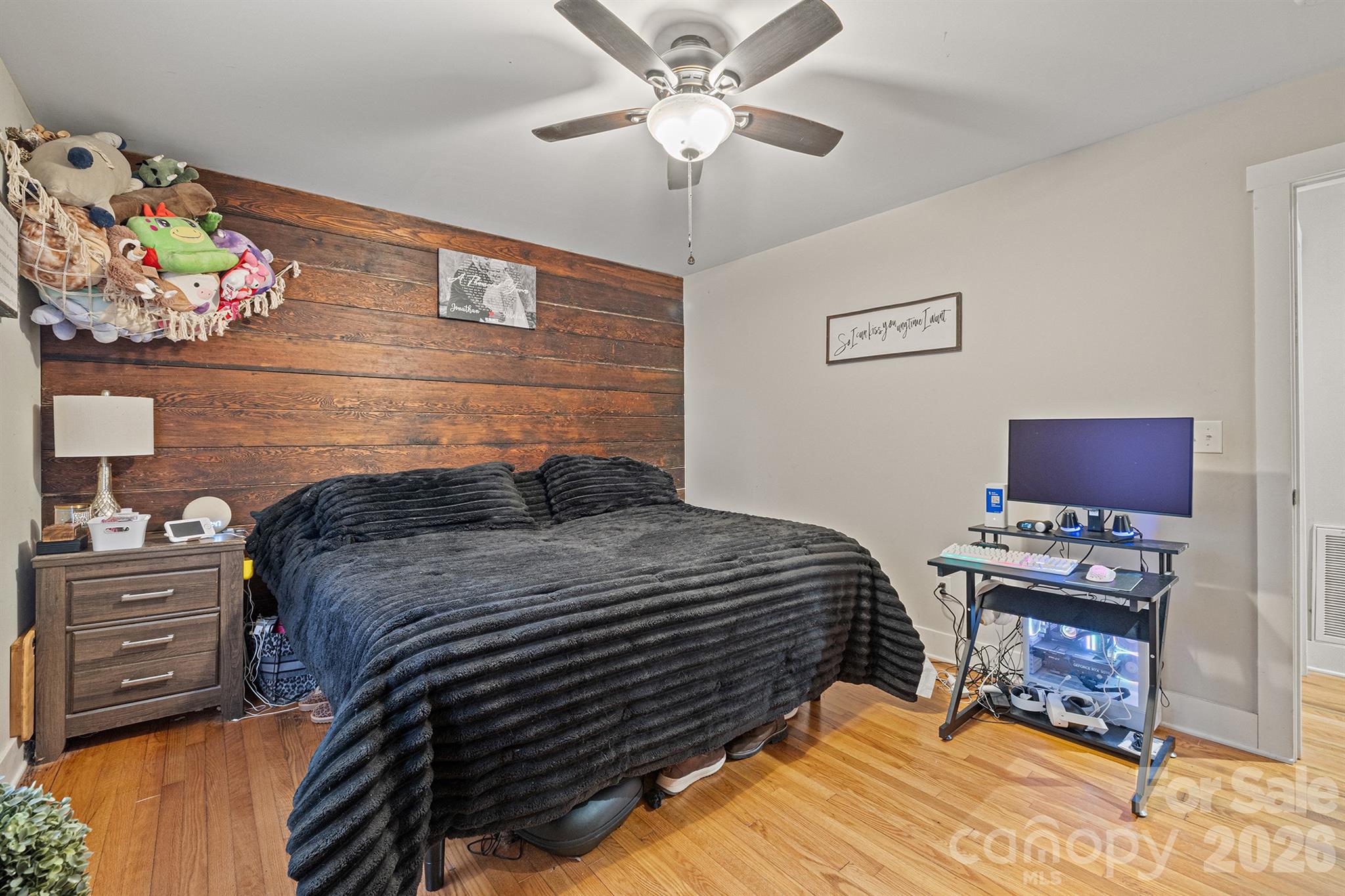 607 E 17th Street Property Photo 19