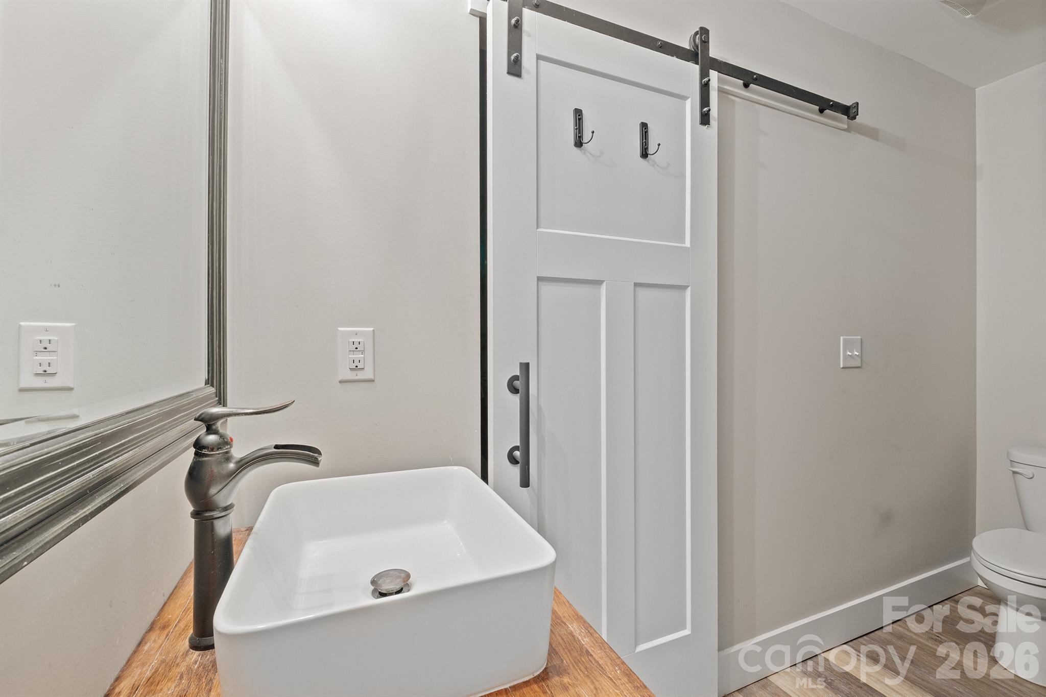 607 E 17th Street Property Photo 21