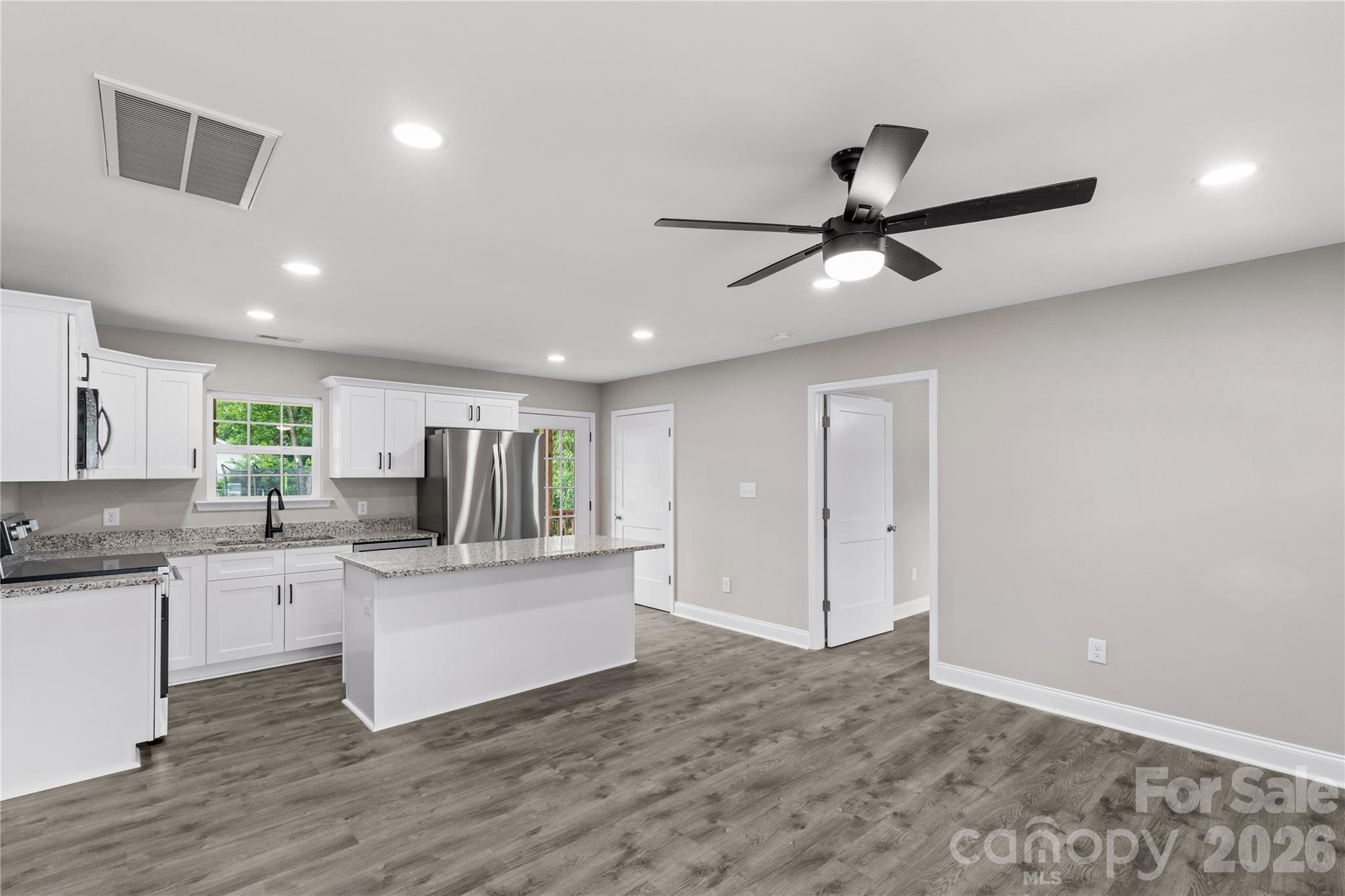 815 Spruce Street Property Photo 6