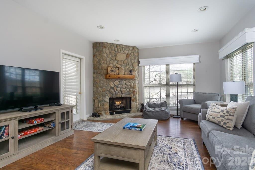 162 Stonecrest Court Property Photo 1