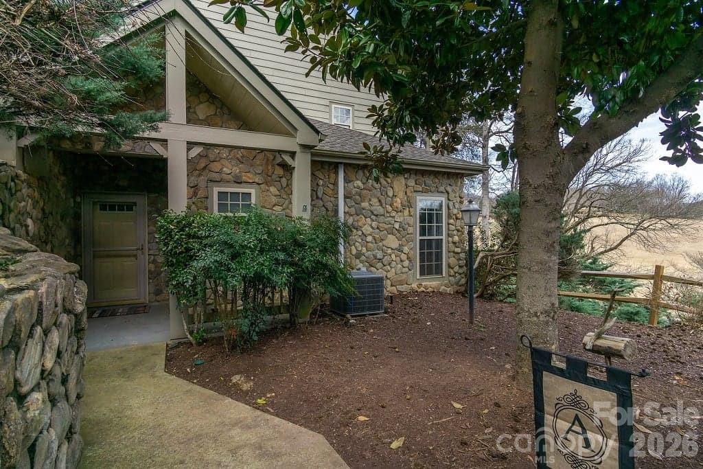 162 Stonecrest Court Property Photo 2