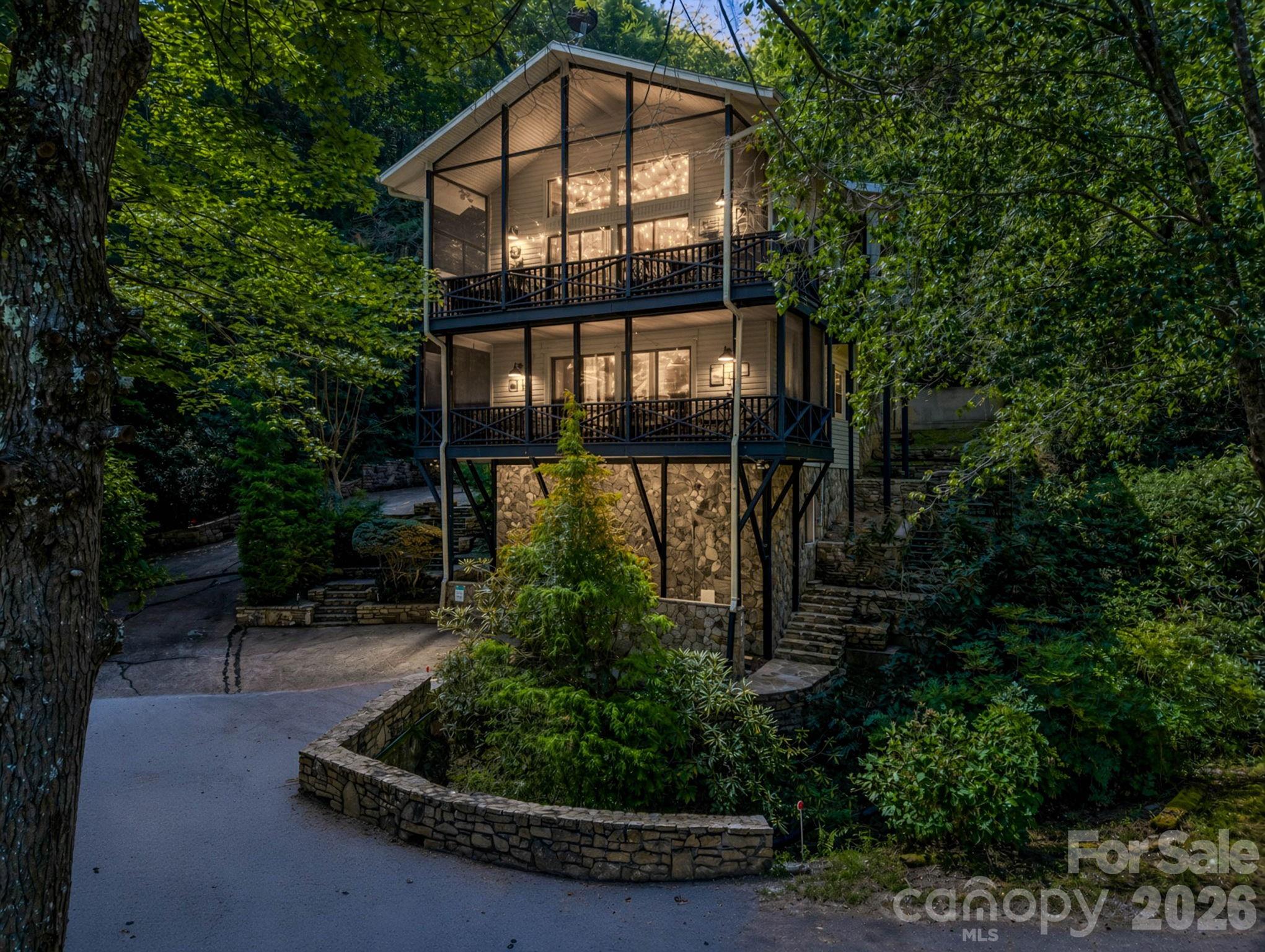 485 Grandview Drive Property Photo 1