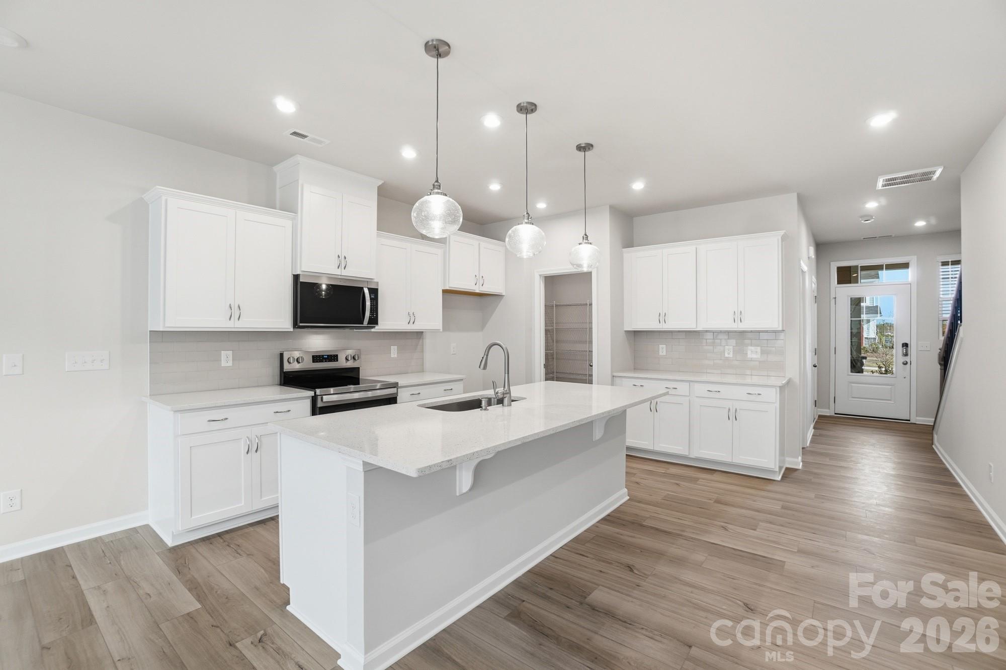 340 Laura Elizabeth Lane Property Photo 6