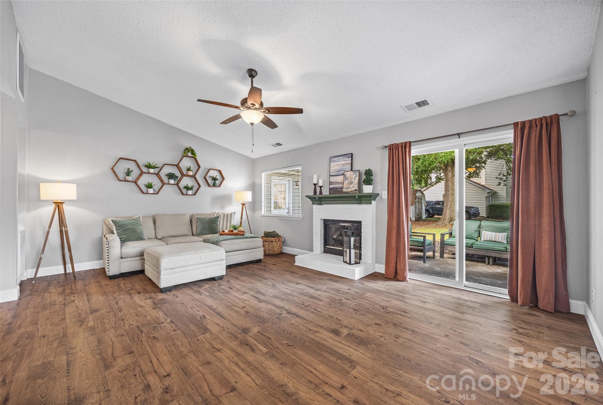 1508 Fieldcrest Circle Property Photo 6