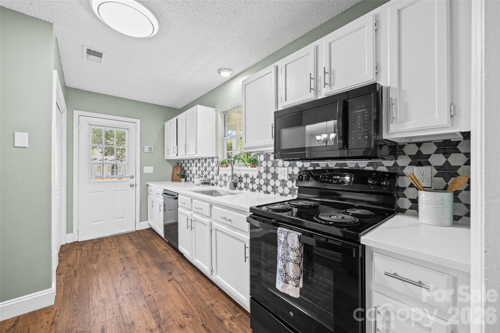 1508 Fieldcrest Circle Property Photo 13