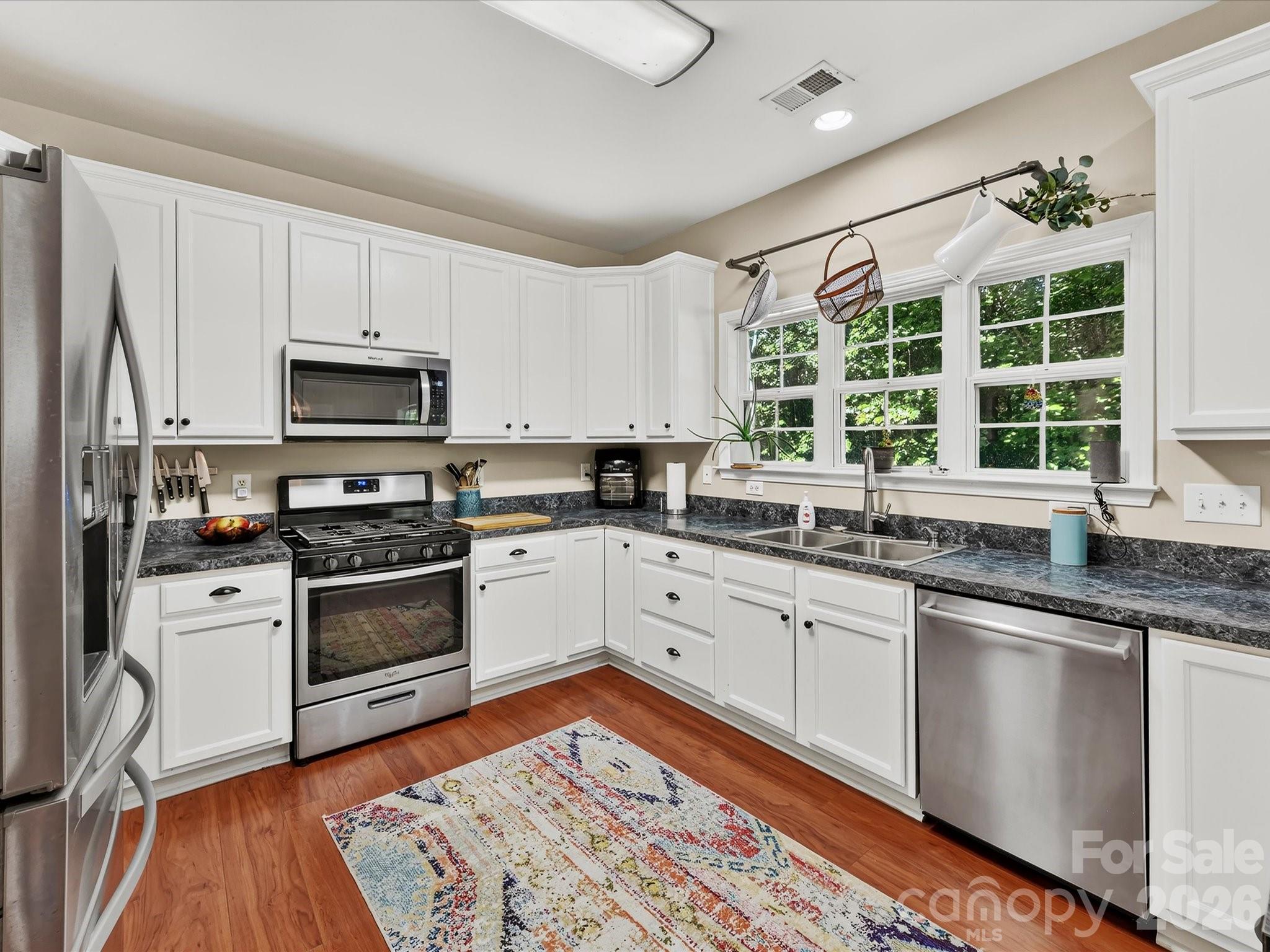 150 W Cavendish Drive Property Photo 13