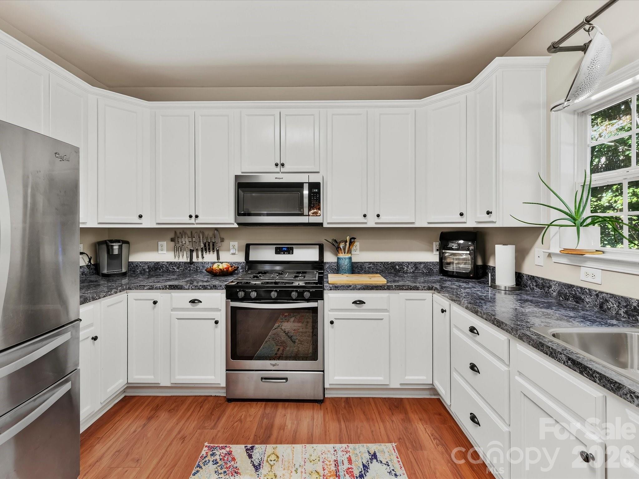 150 W Cavendish Drive Property Photo 14