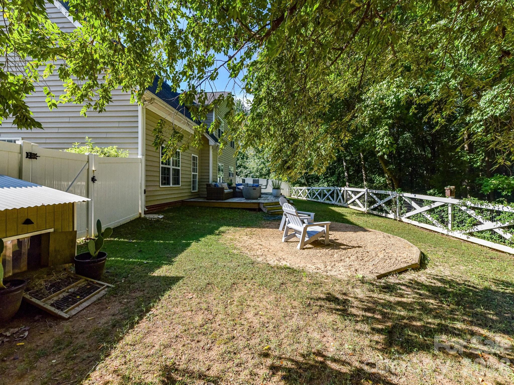 150 W Cavendish Drive Property Photo 35