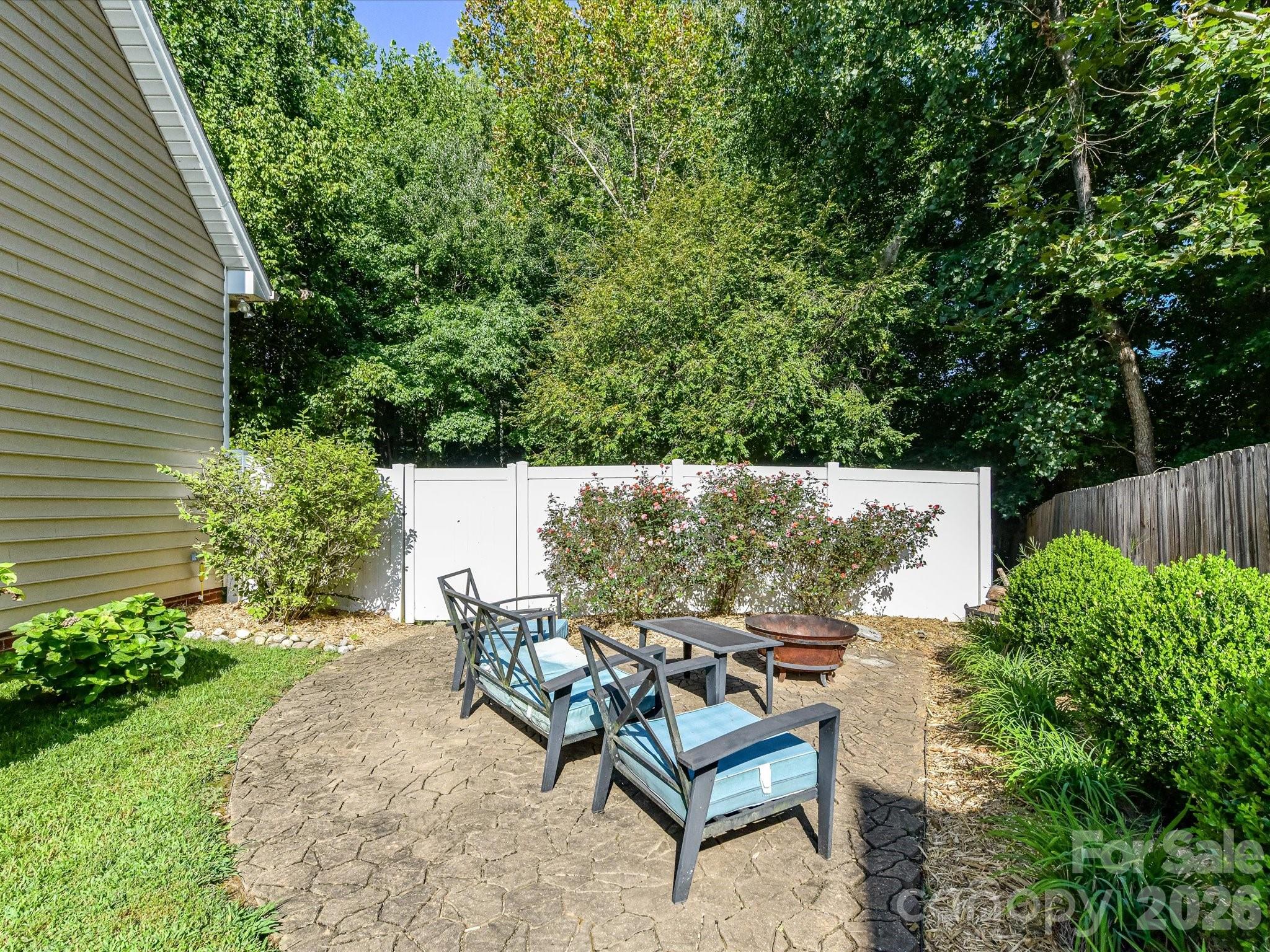 150 W Cavendish Drive Property Photo 36