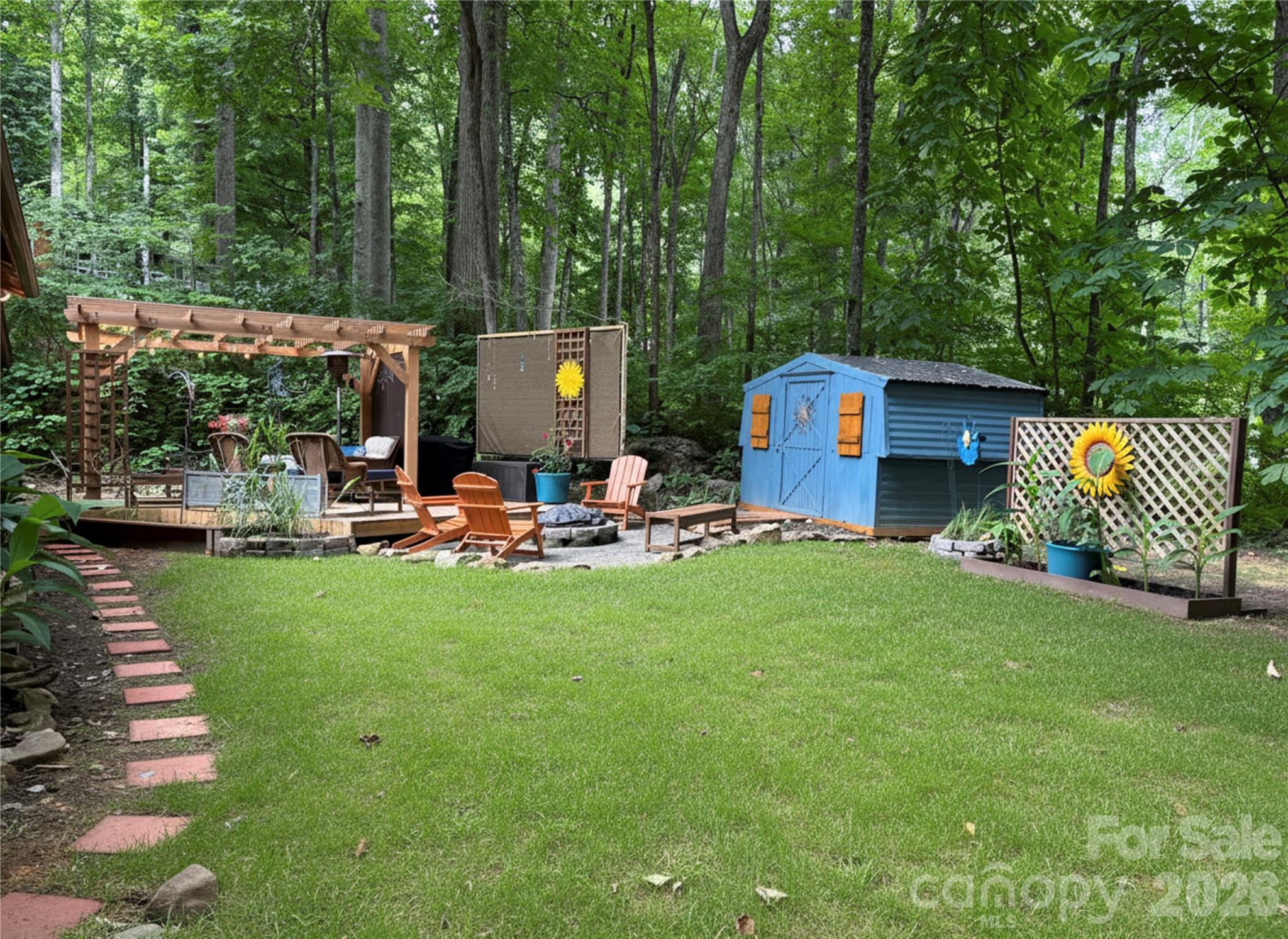 398 Locust Drive Property Photo 3