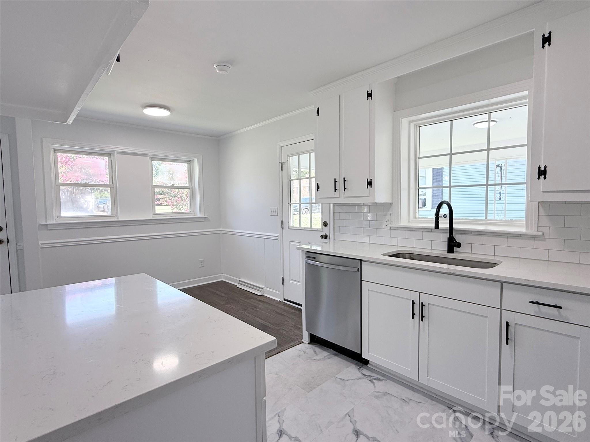 1507 W Horah Street Property Photo 8