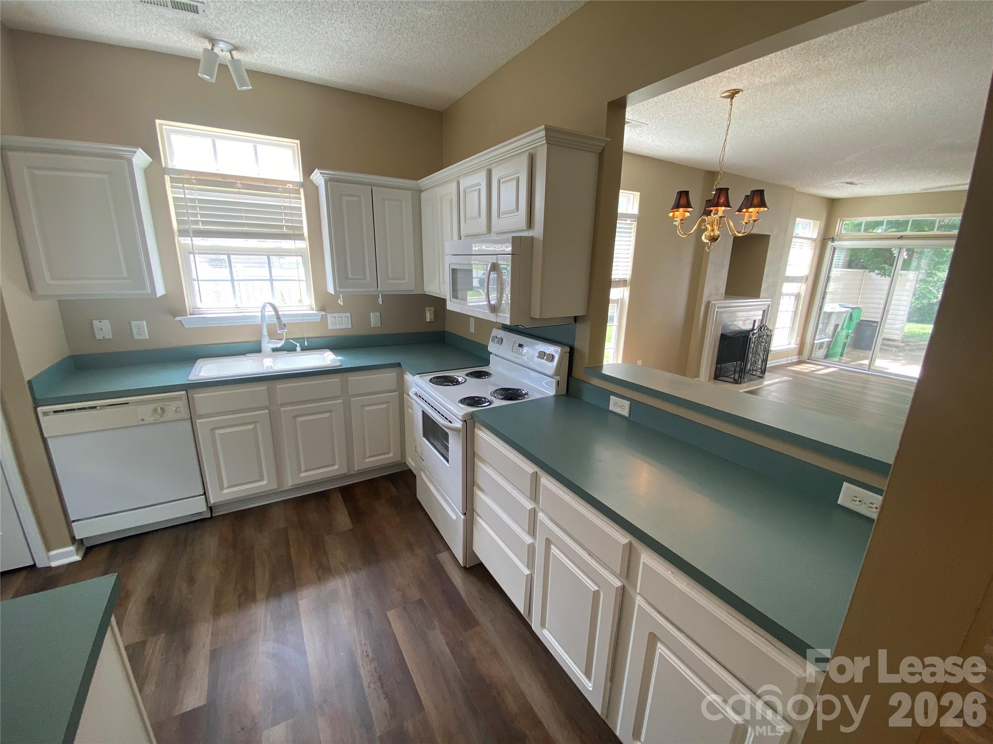 5422 Waverly Lynn Lane Property Photo 4