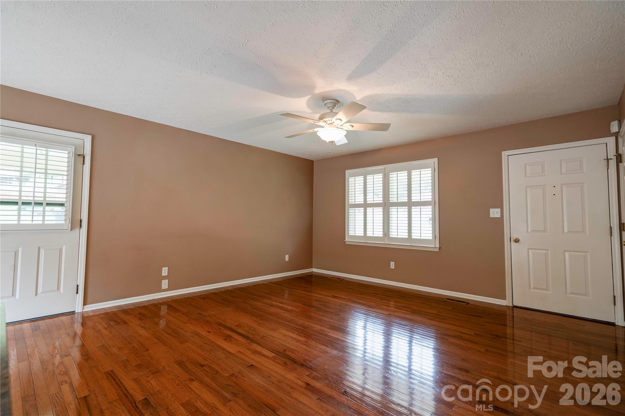 609 Blythe Street Property Photo 4