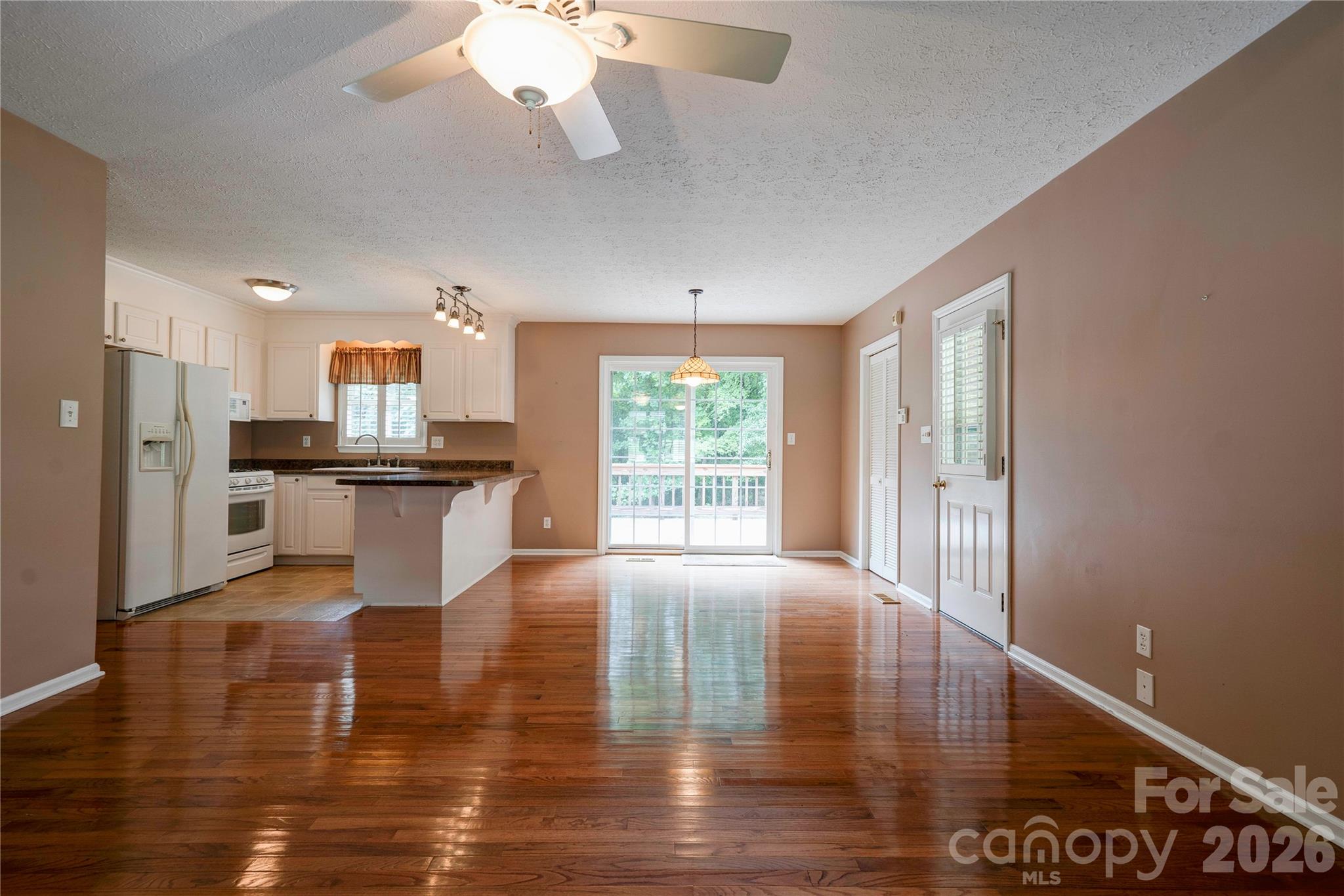 609 Blythe Street Property Photo 6