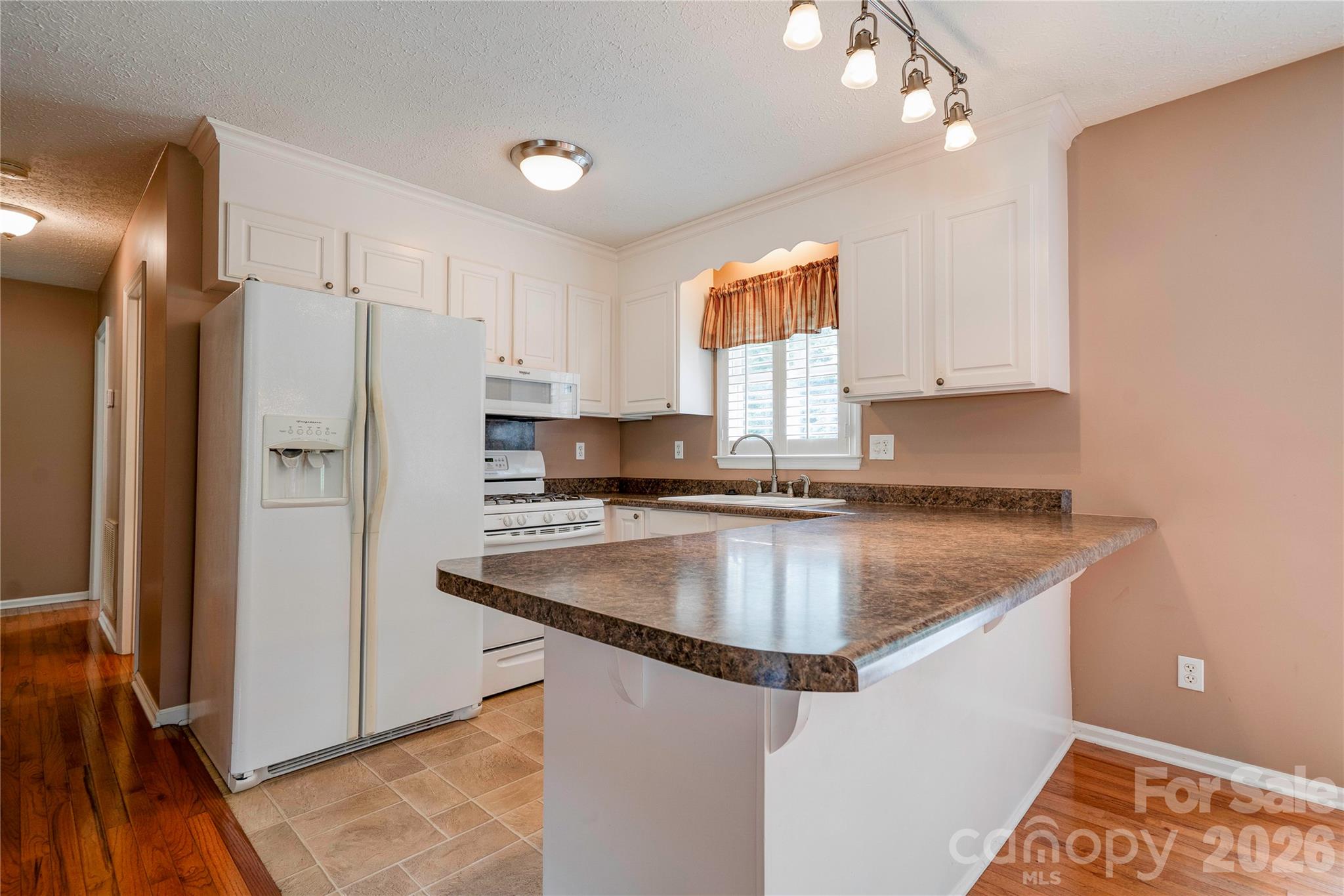 609 Blythe Street Property Photo 7