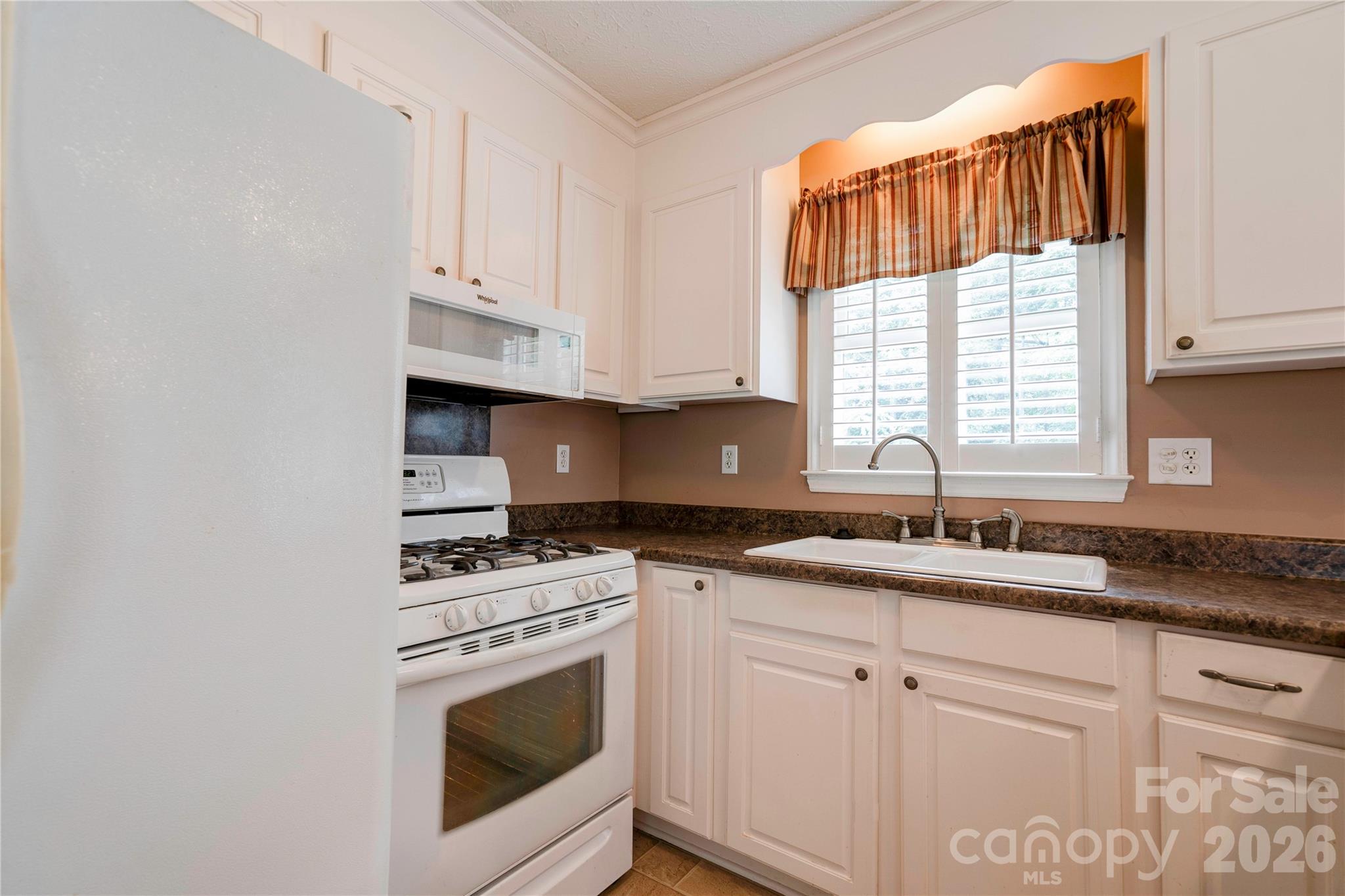 609 Blythe Street Property Photo 8