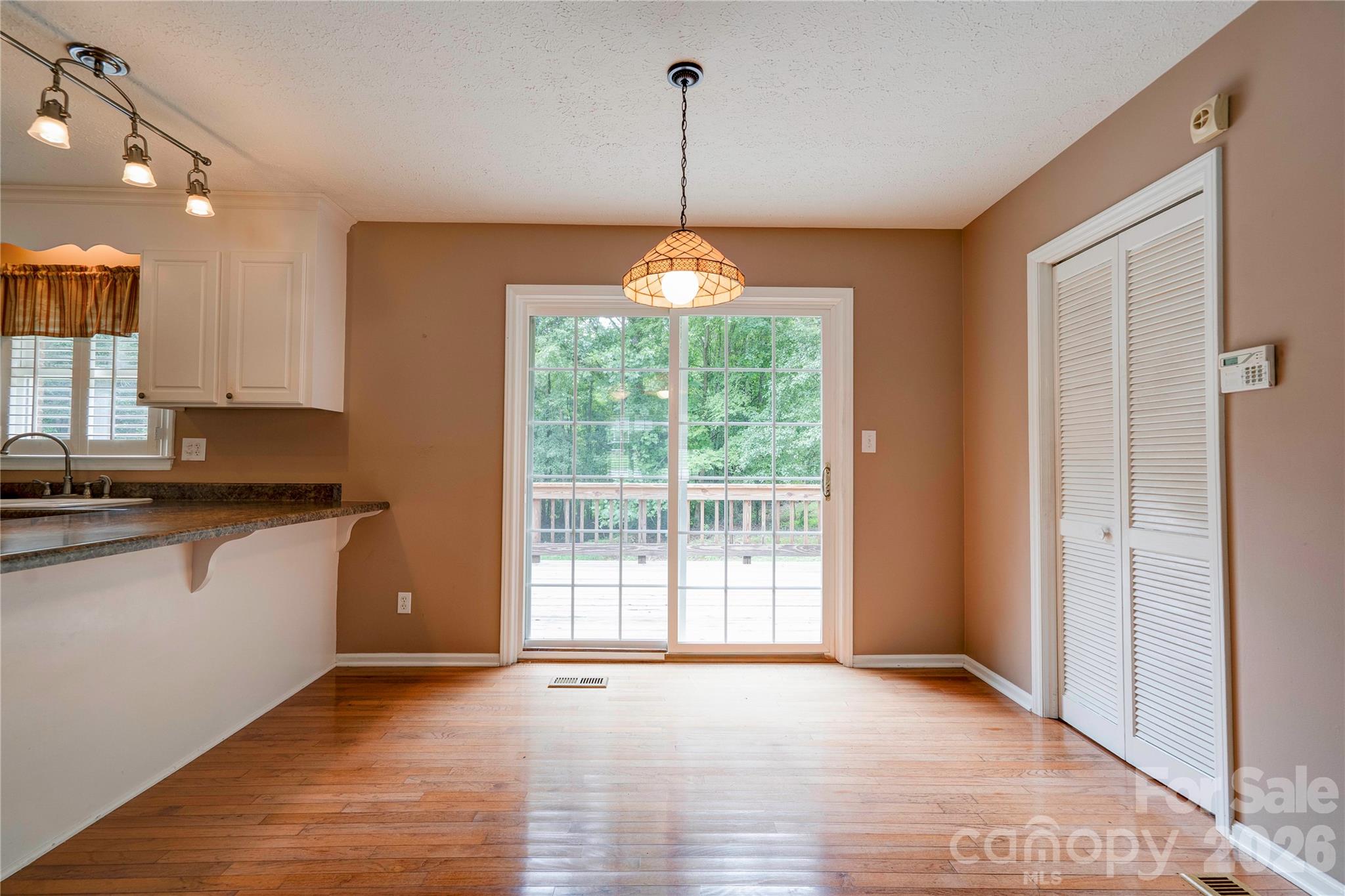 609 Blythe Street Property Photo 10