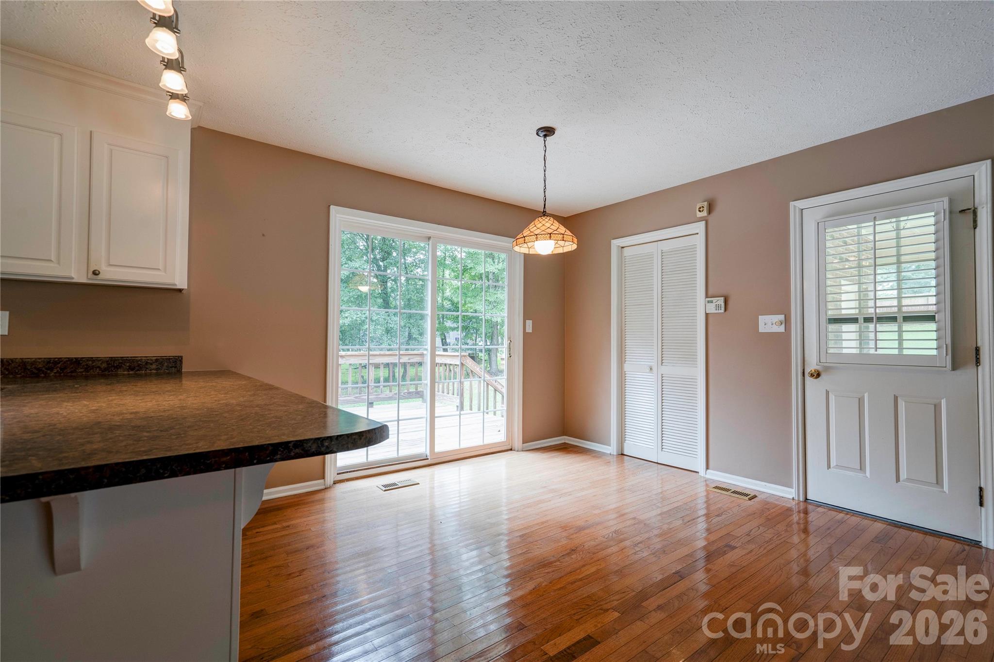 609 Blythe Street Property Photo 11