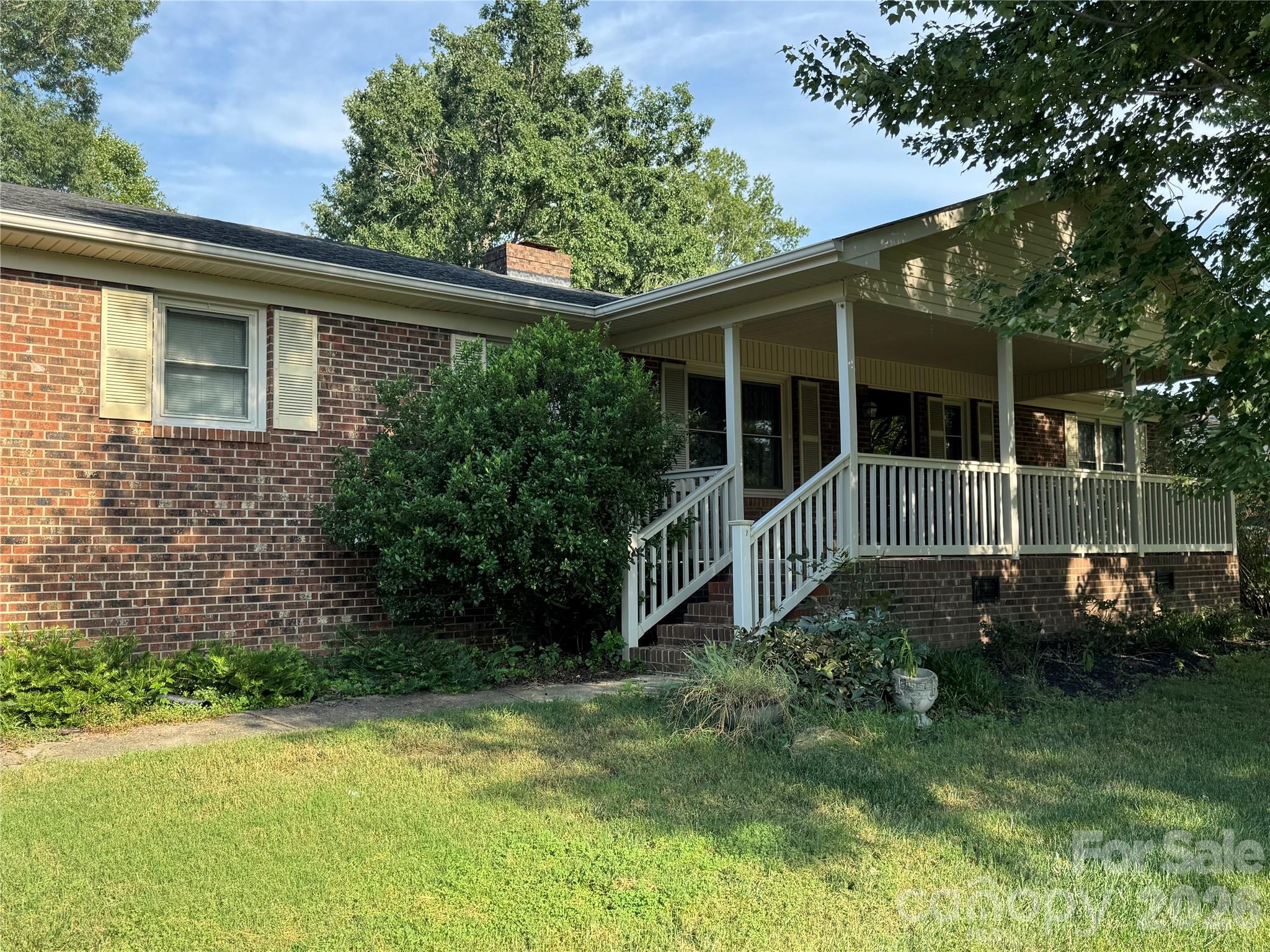 804 Lauras Lane Property Photo 2