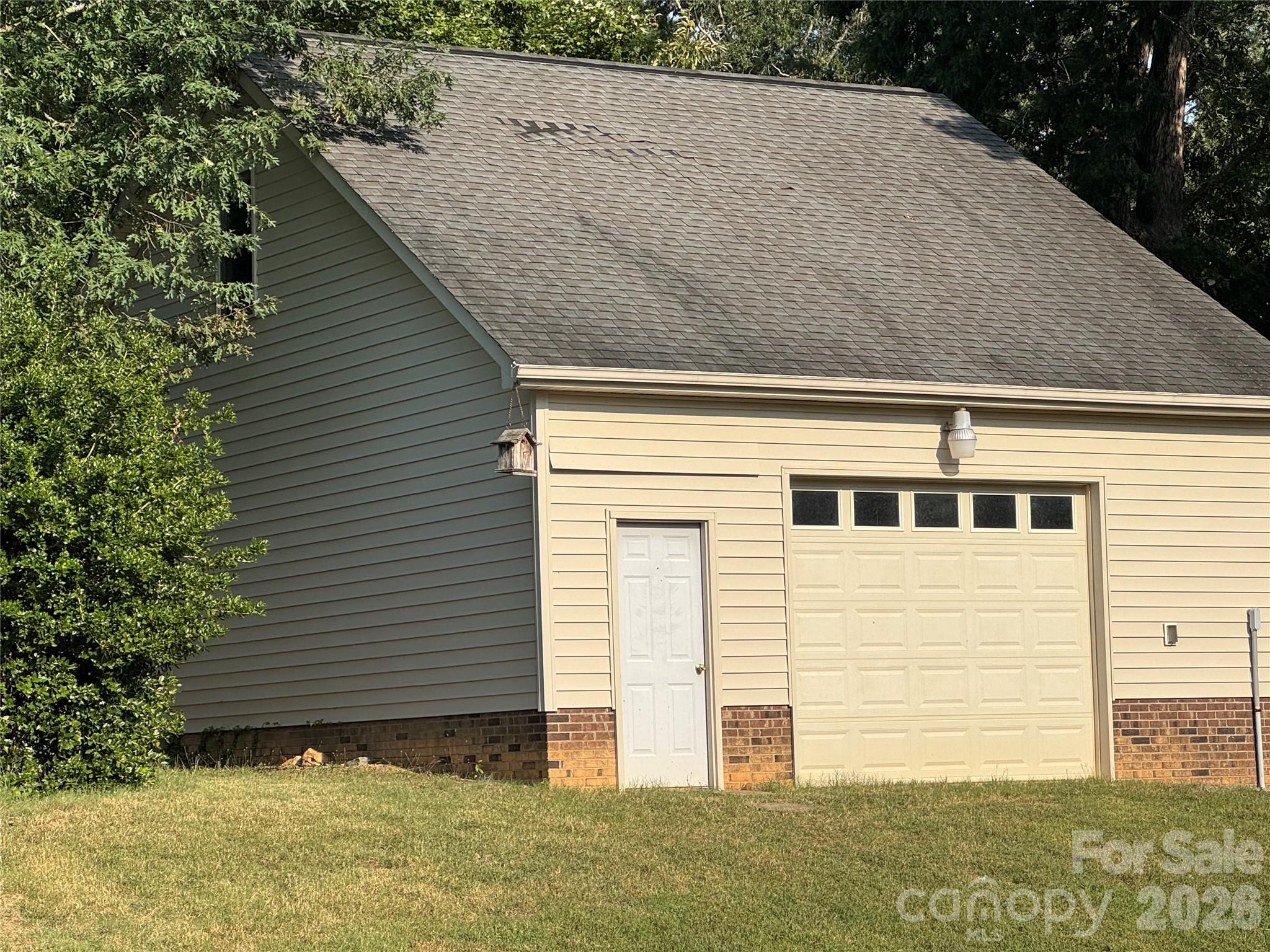 804 Lauras Lane Property Photo 3