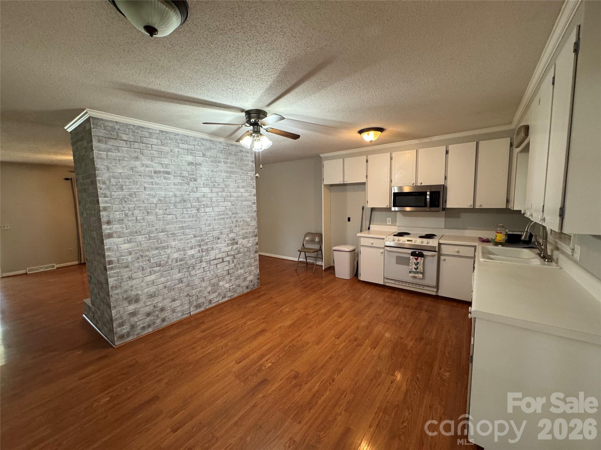 804 Lauras Lane Property Photo 7