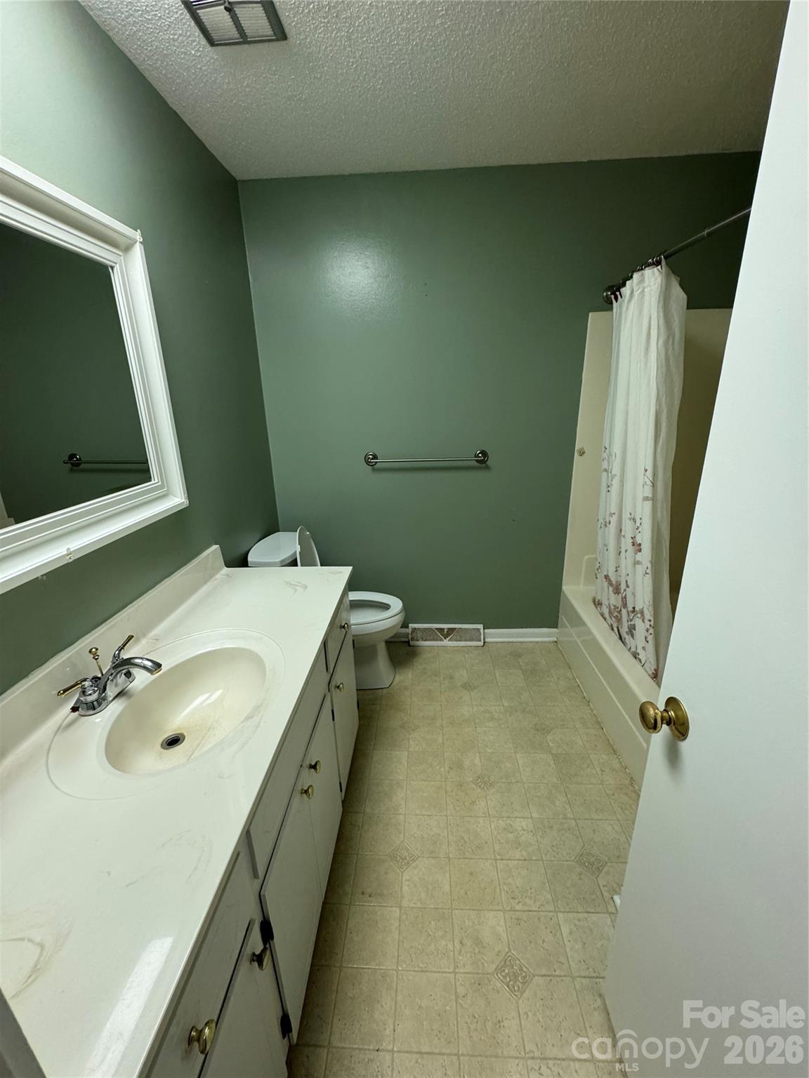 804 Lauras Lane Property Photo 8