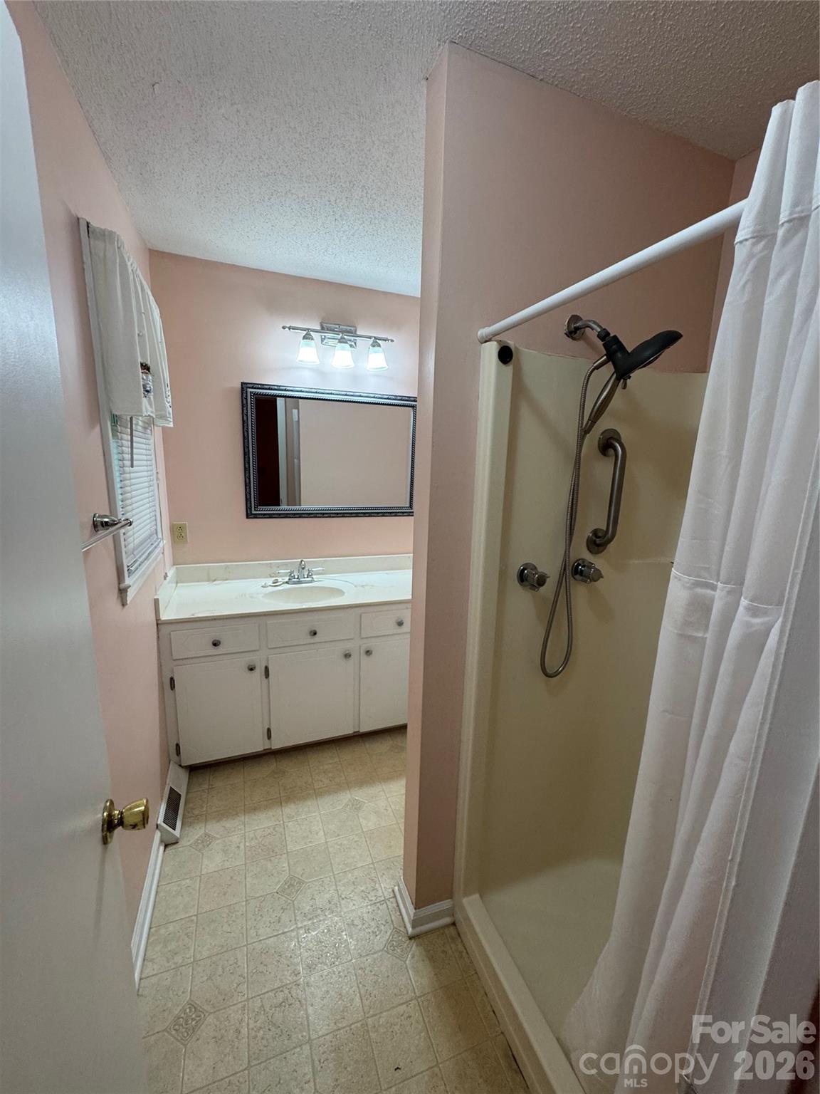 804 Lauras Lane Property Photo 9