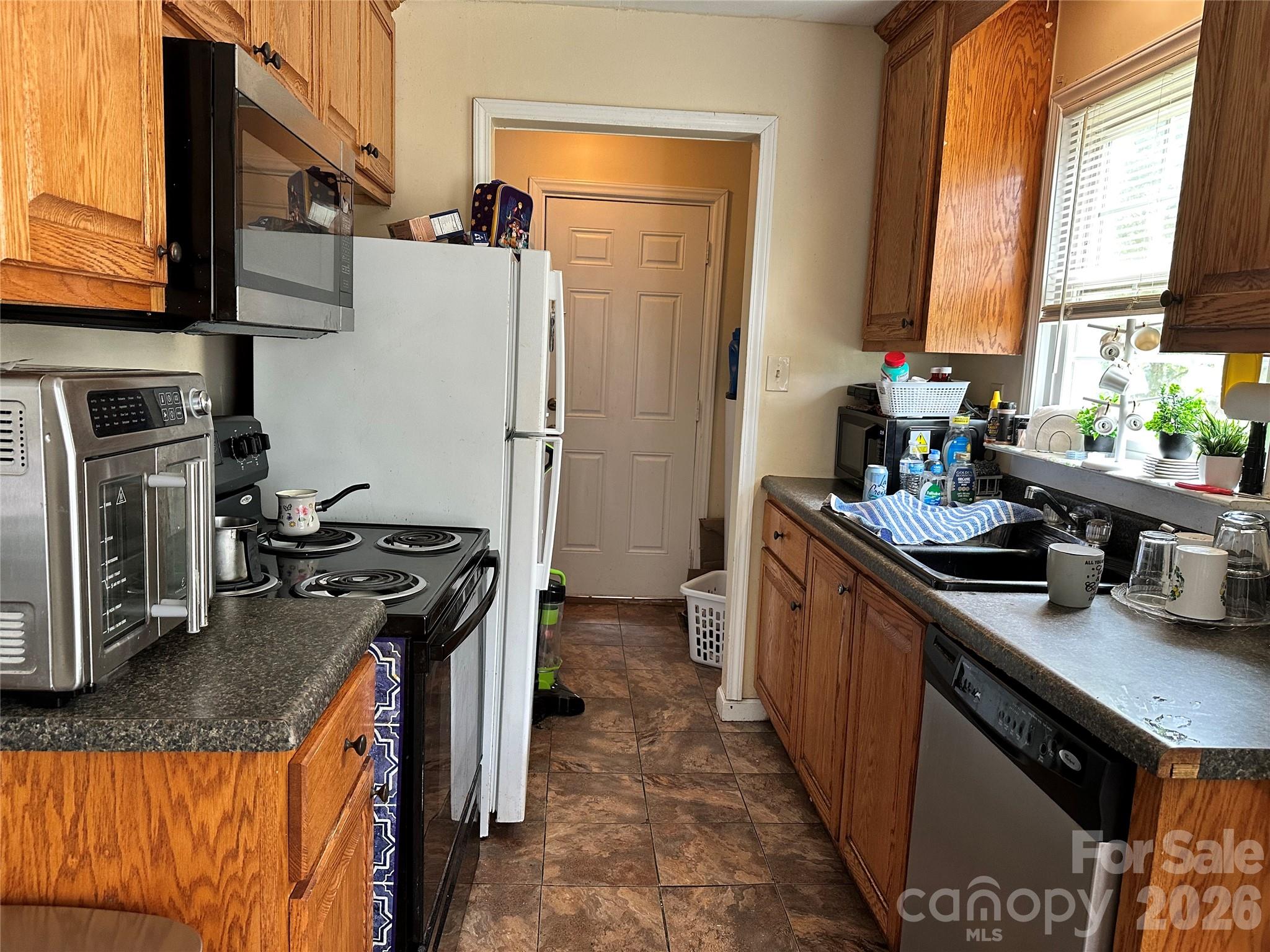 601 E Saunders Avenue Property Photo 5