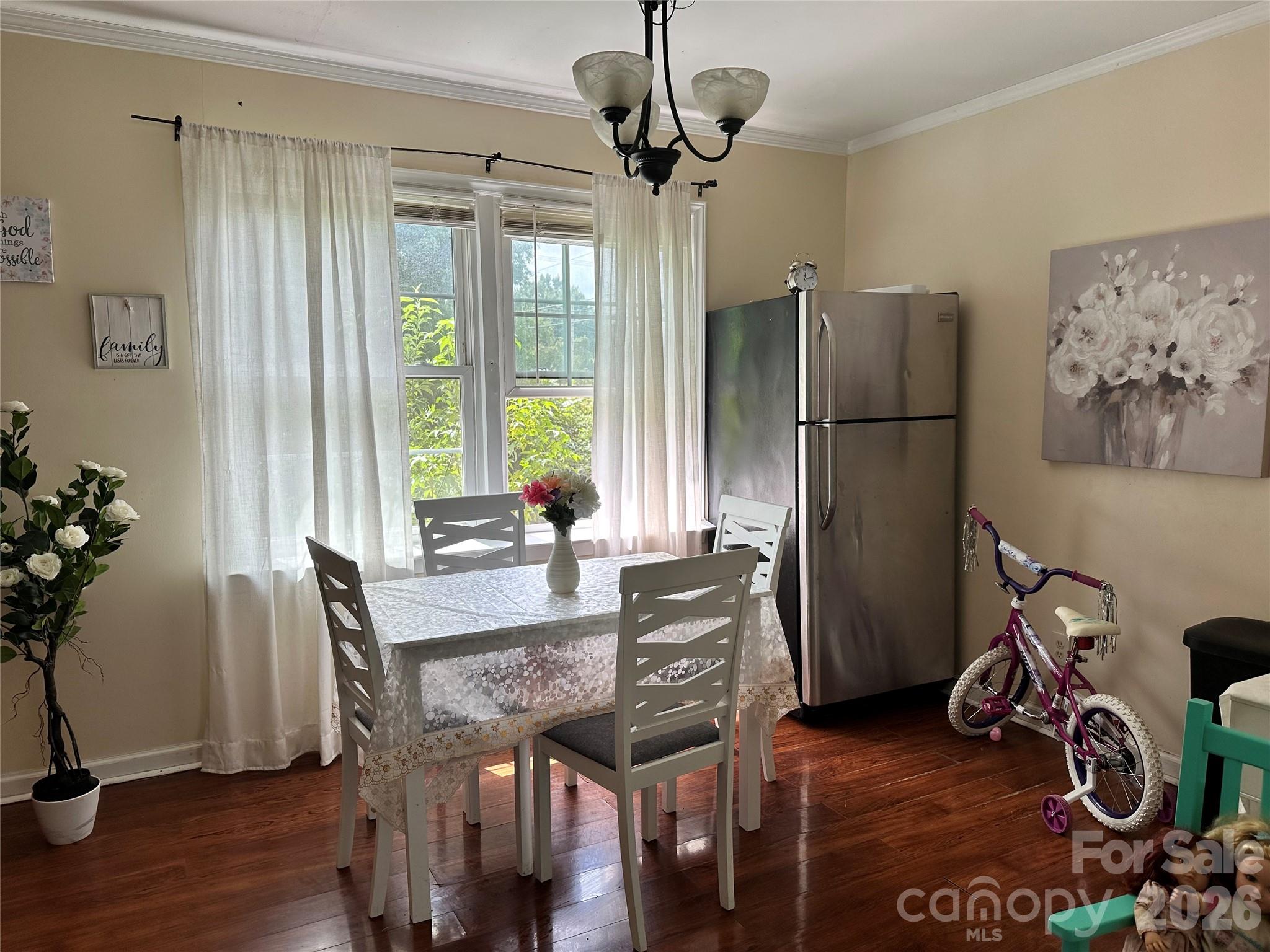 601 E Saunders Avenue Property Photo 6