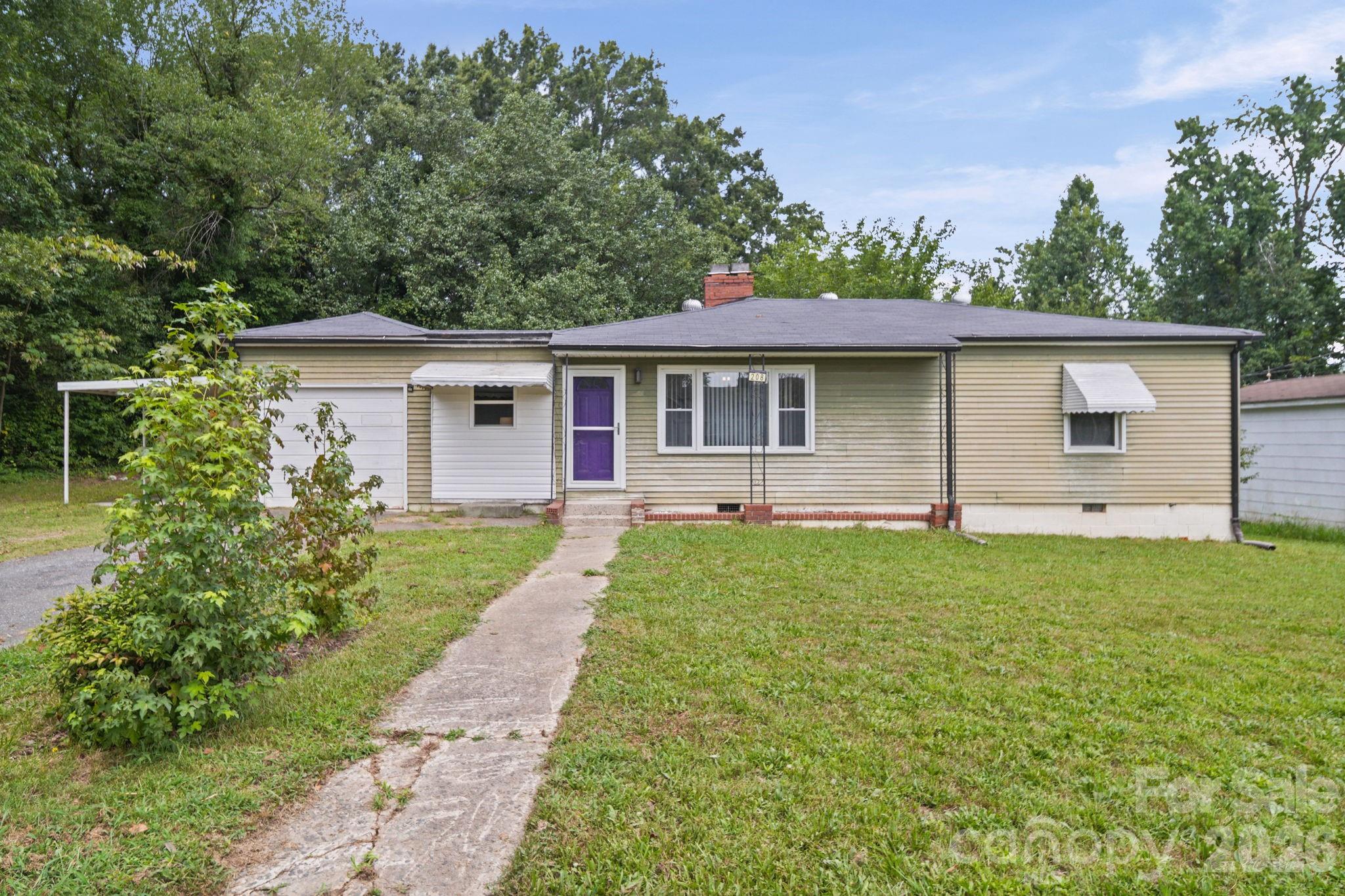 208 Clancy Street Property Photo 1