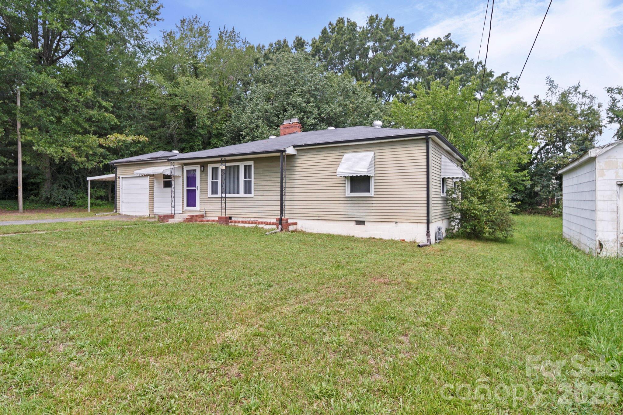 208 Clancy Street Property Photo 2