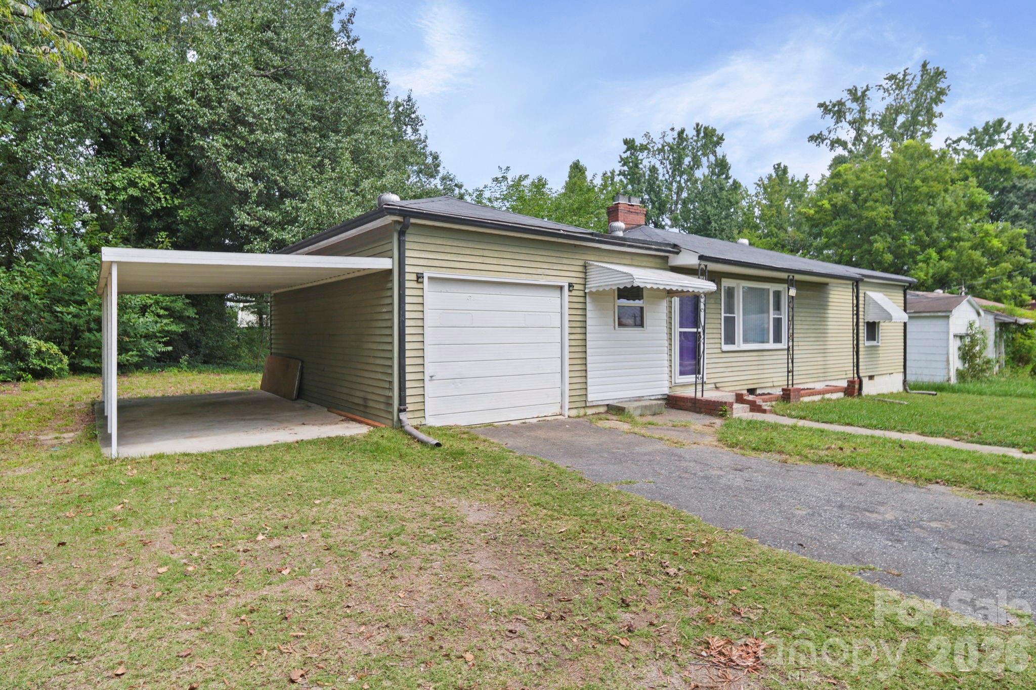 208 Clancy Street Property Photo 3