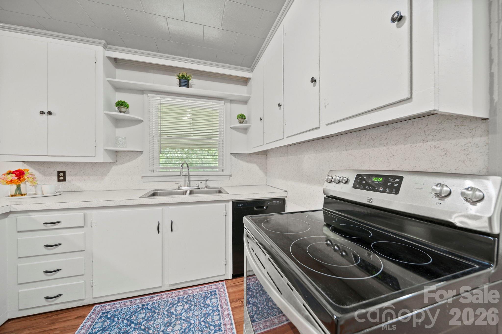 208 Clancy Street Property Photo 11