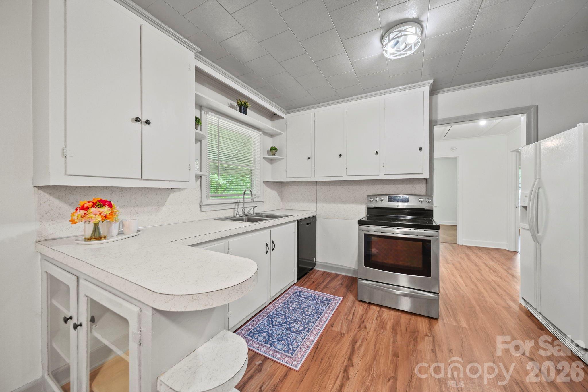 208 Clancy Street Property Photo 12