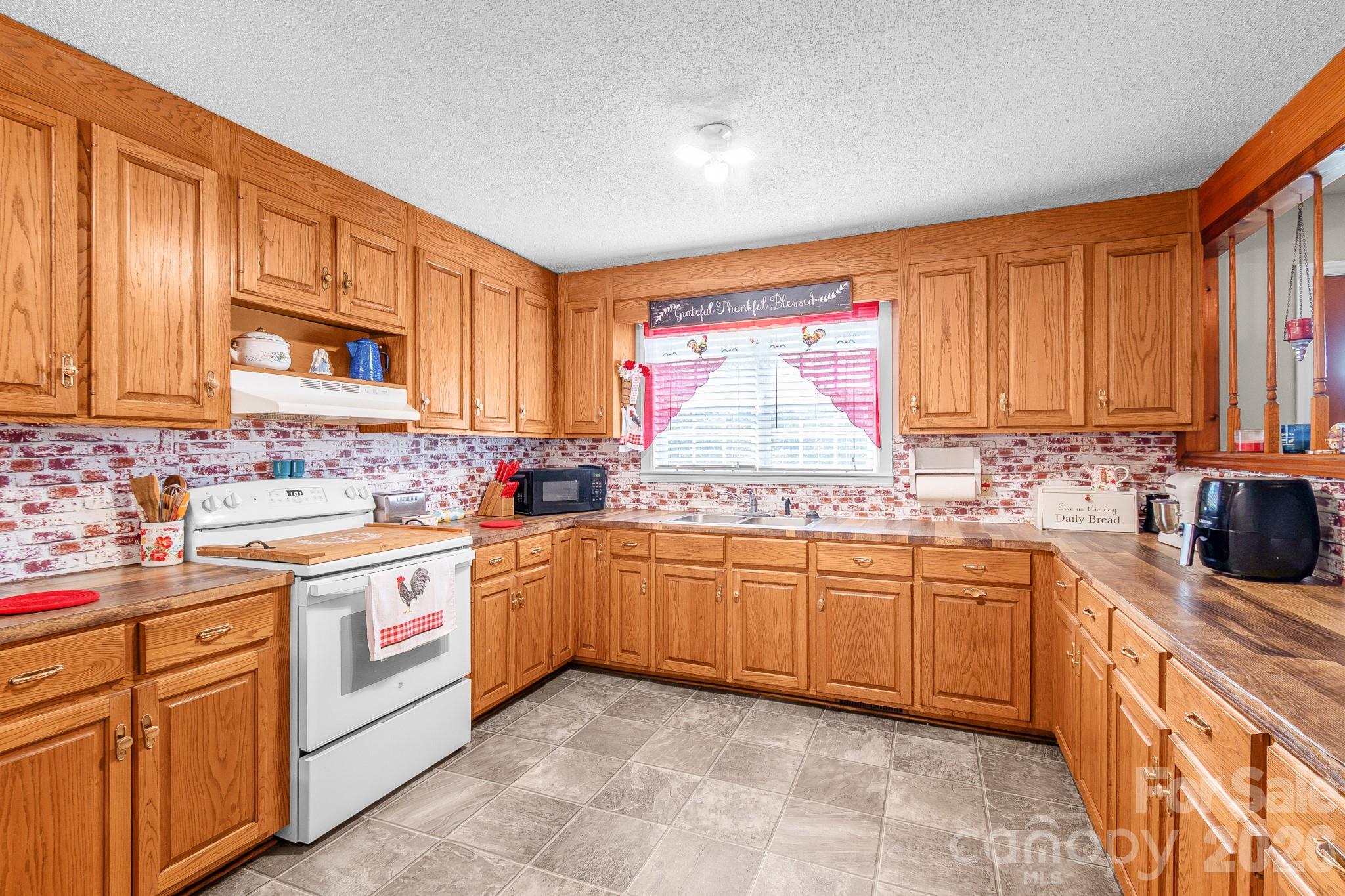 312 Sanders Road Property Photo 13