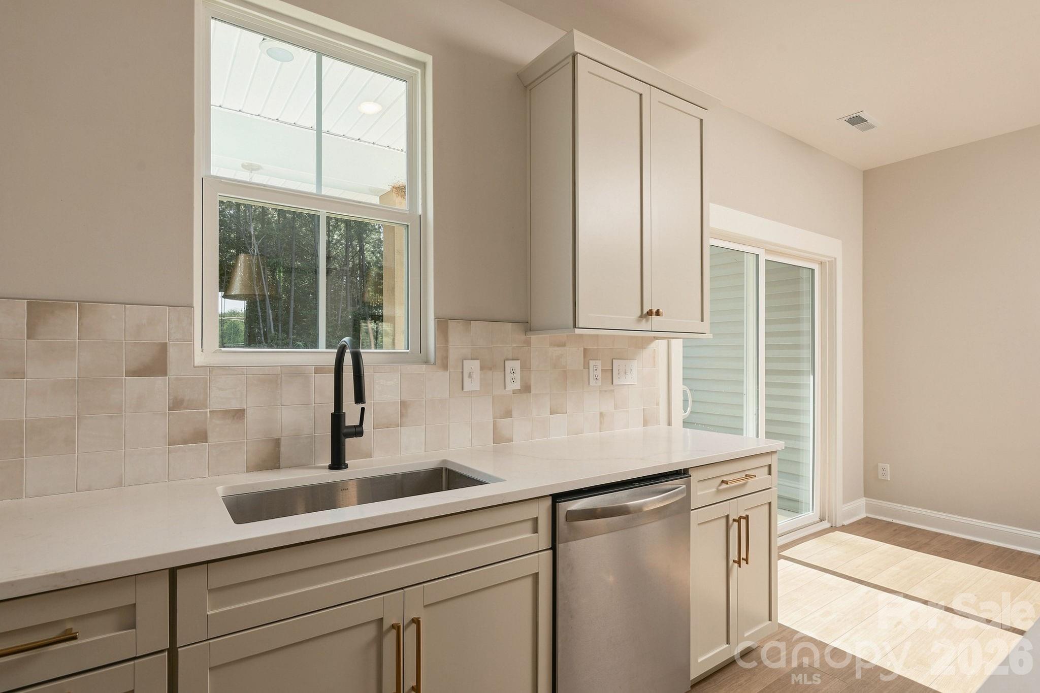 2263 Lee Lawing Road Property Photo 6