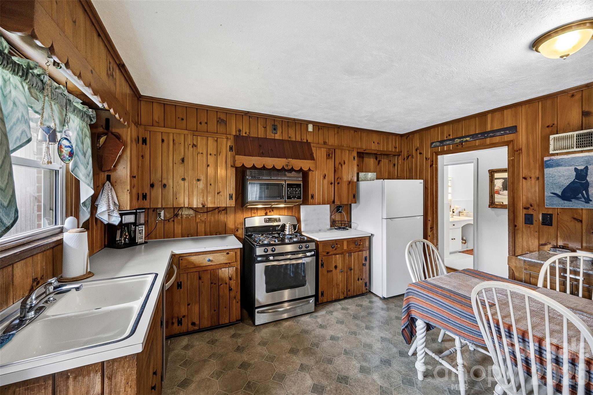 701 Home Trail Property Photo 9