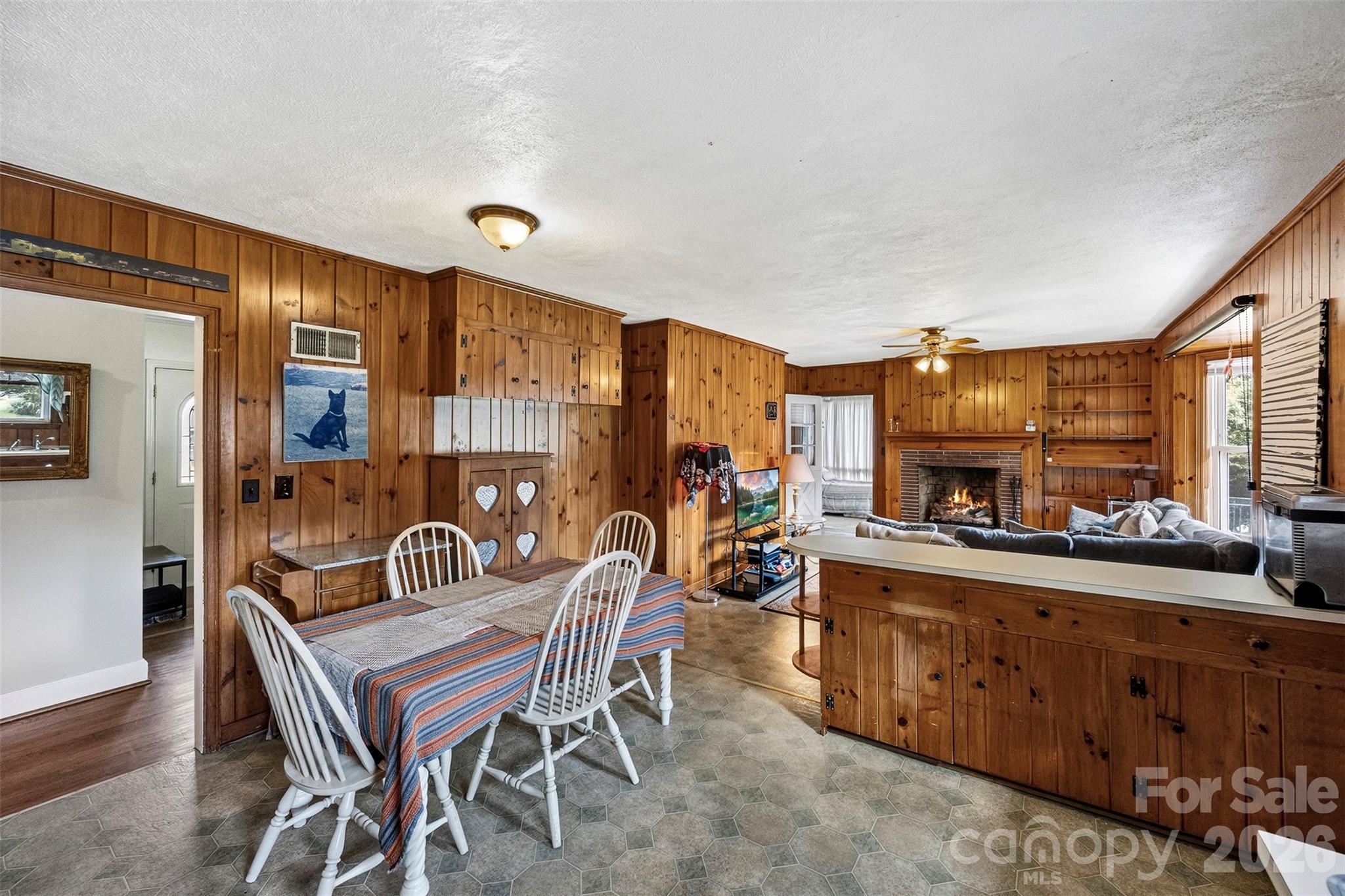 701 Home Trail Property Photo 10