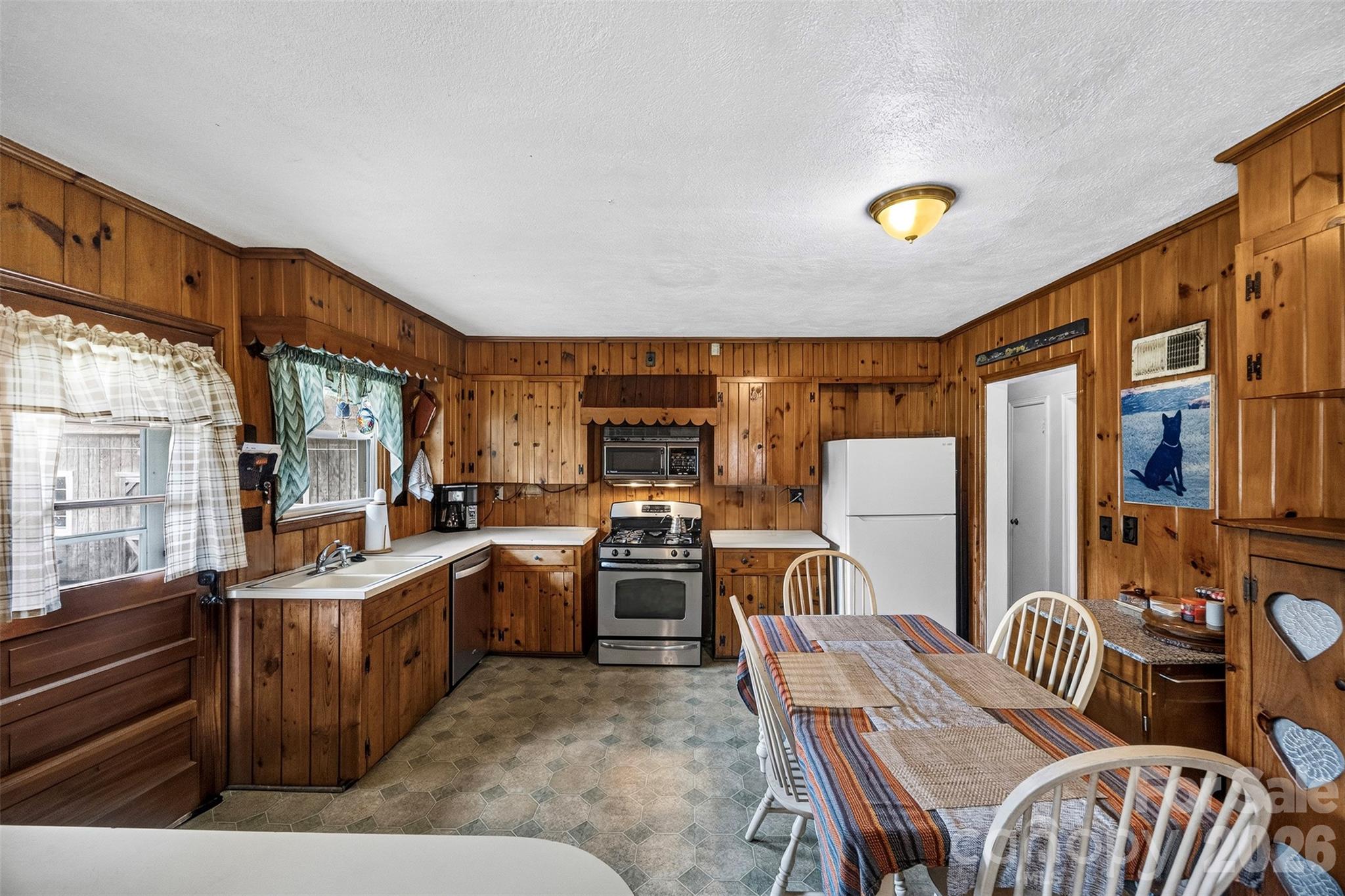 701 Home Trail Property Photo 11