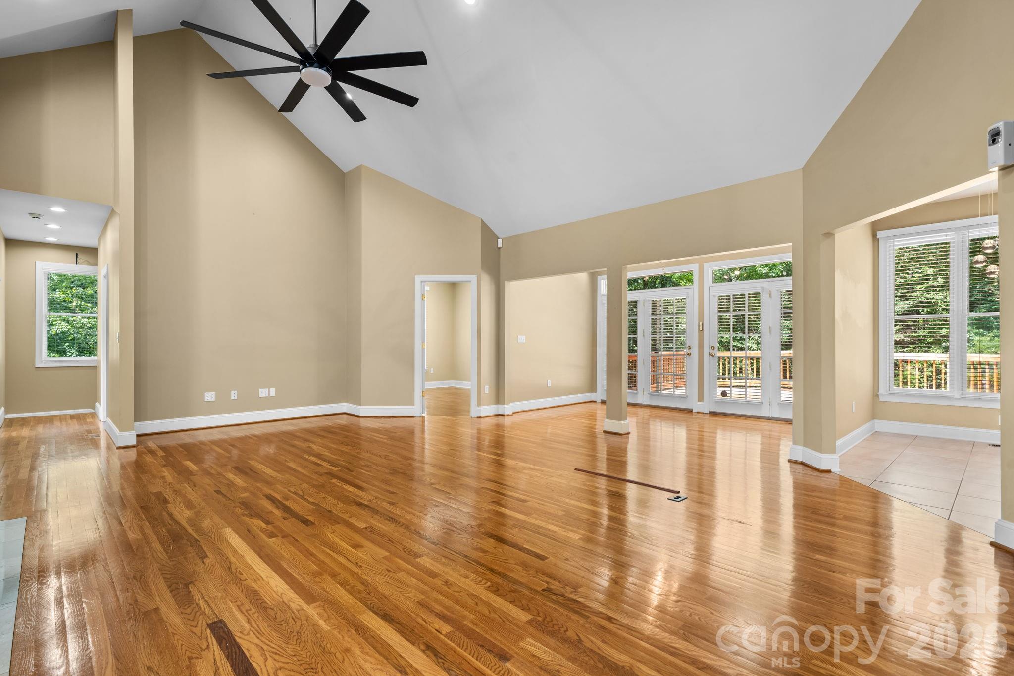 2752 Brittany Drive Property Photo 6