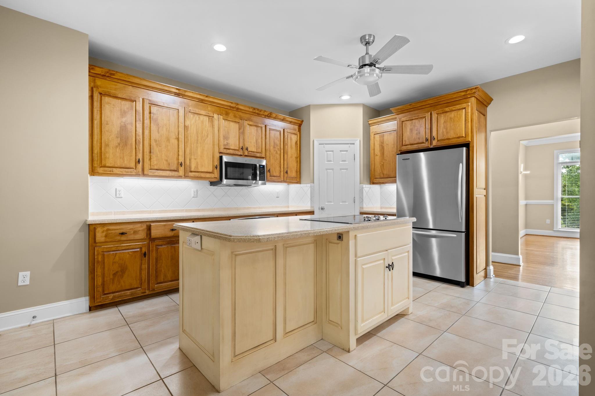 2752 Brittany Drive Property Photo 11