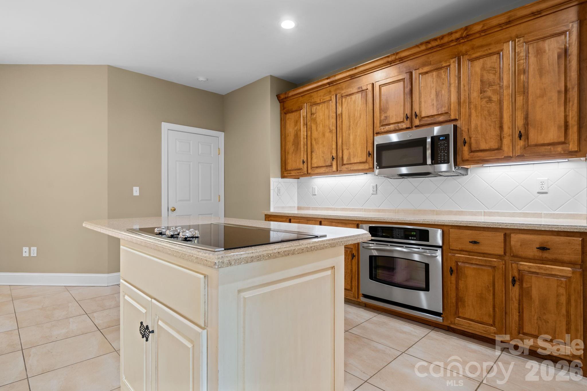 2752 Brittany Drive Property Photo 13